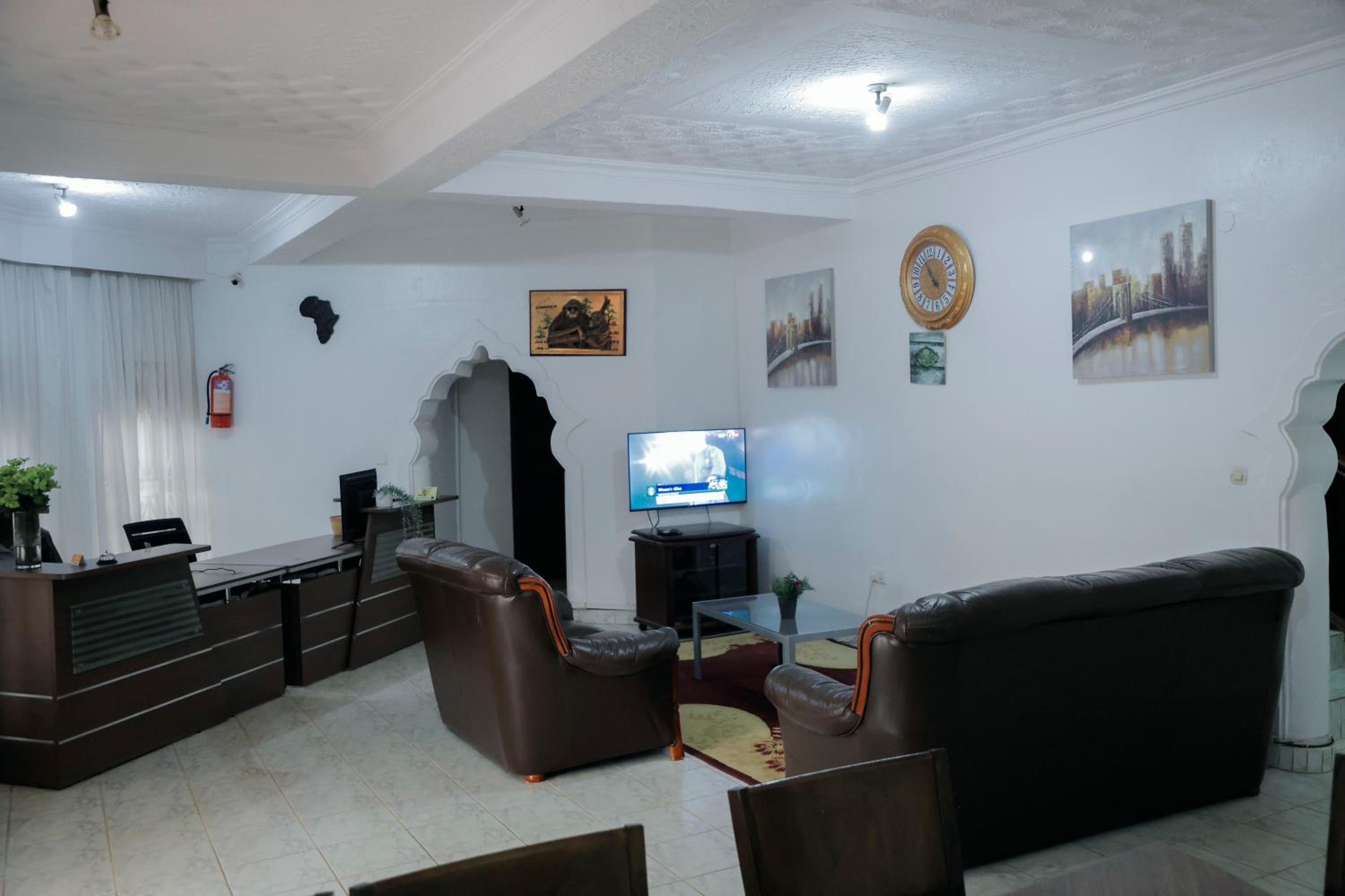 Romalo Hotel & Apartments