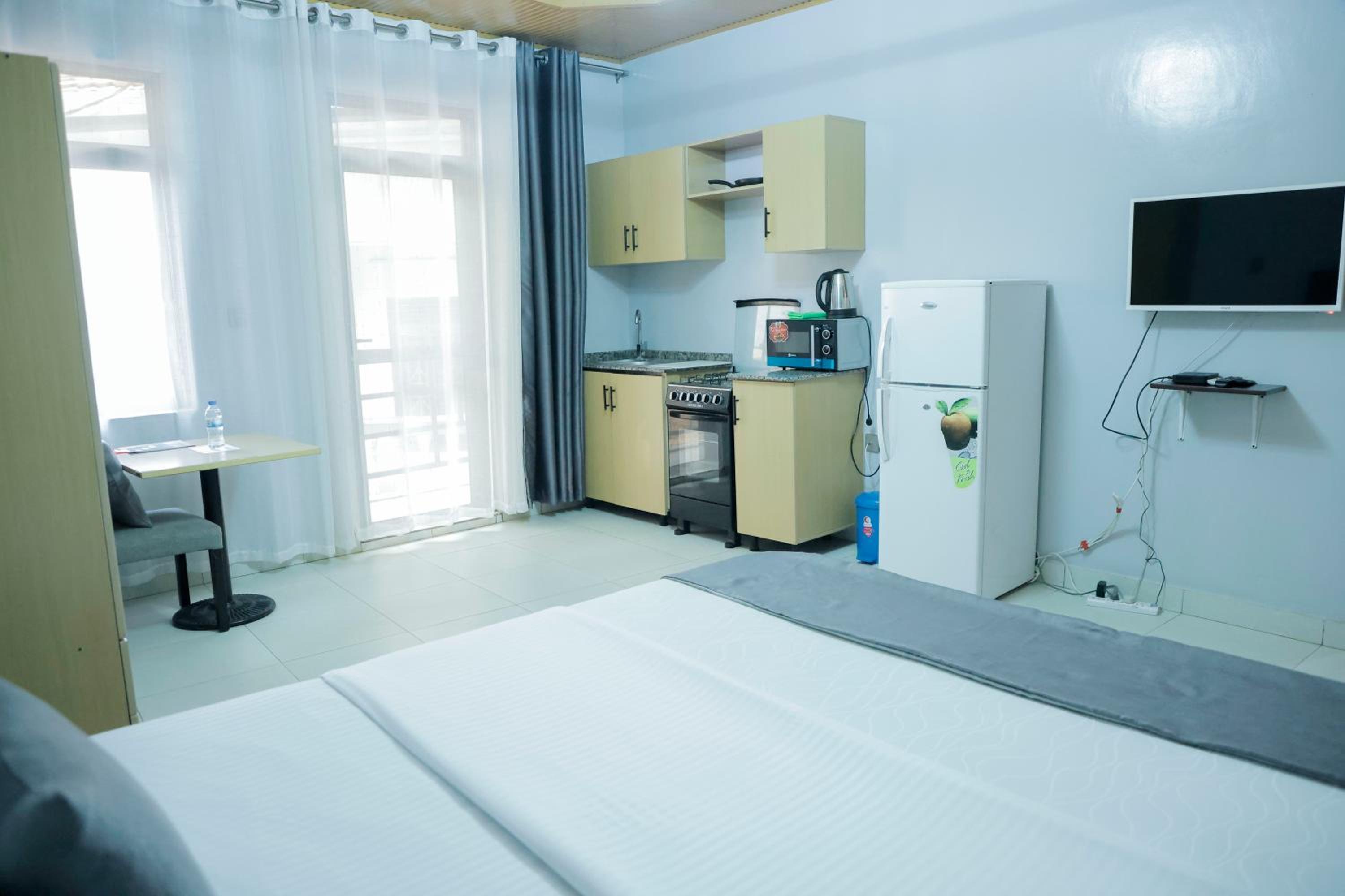 Romalo Hotel & Apartments