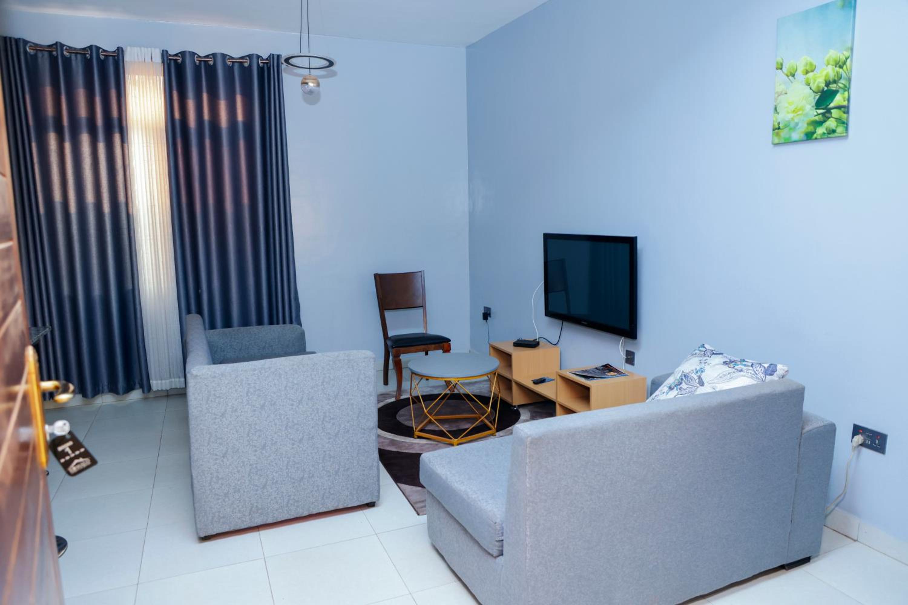 Romalo Hotel & Apartments