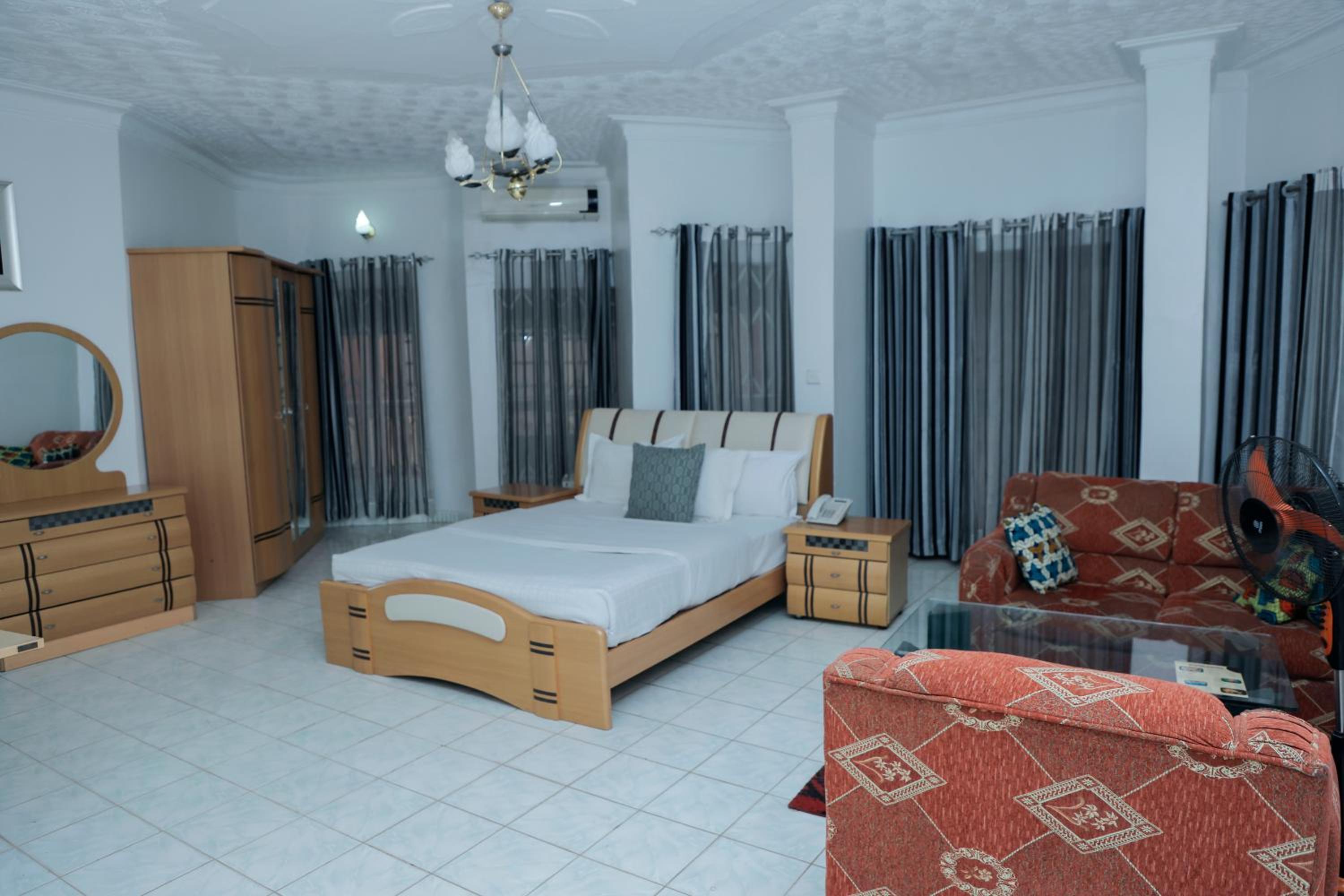 Romalo Hotel & Apartments