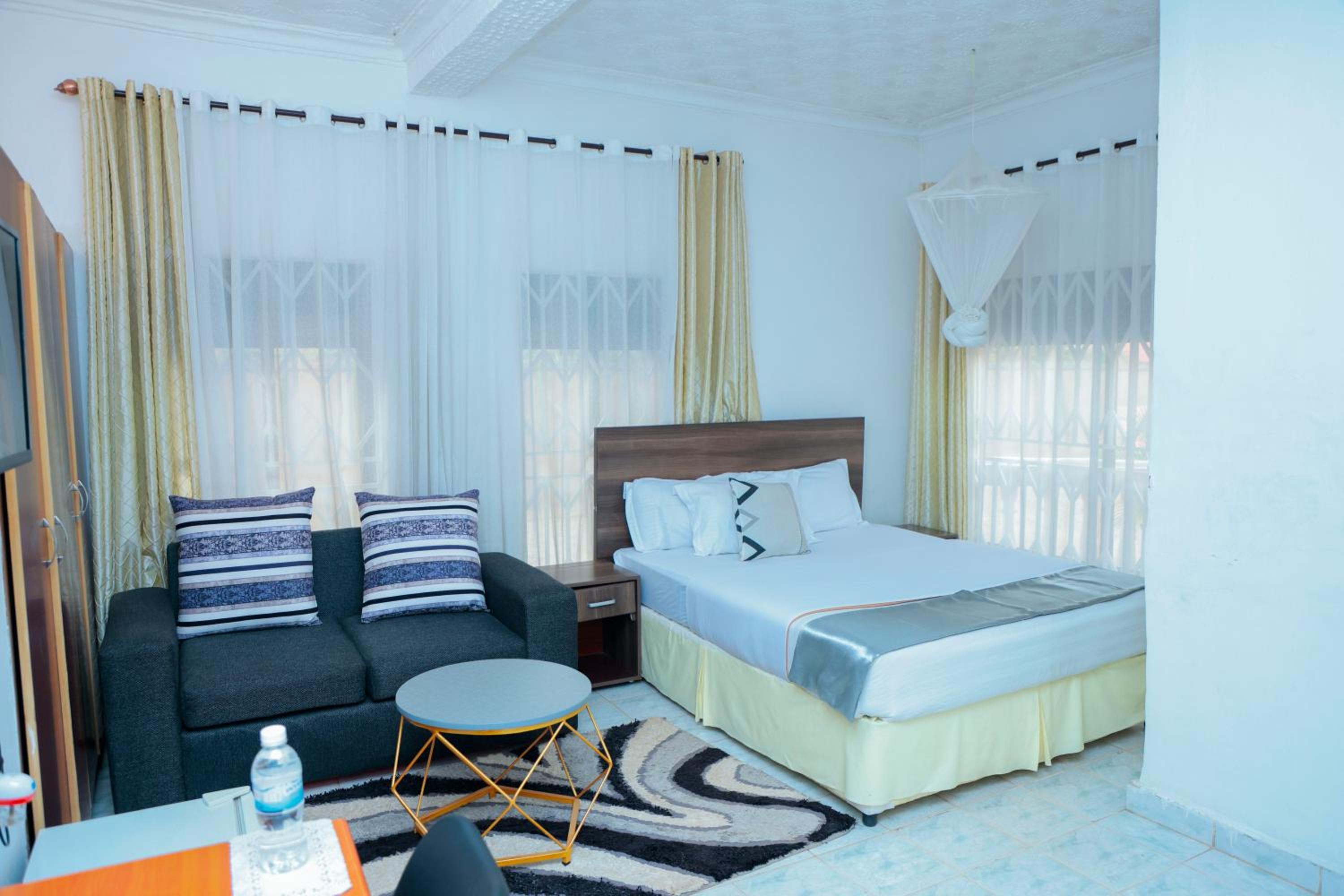 Romalo Hotel & Apartments