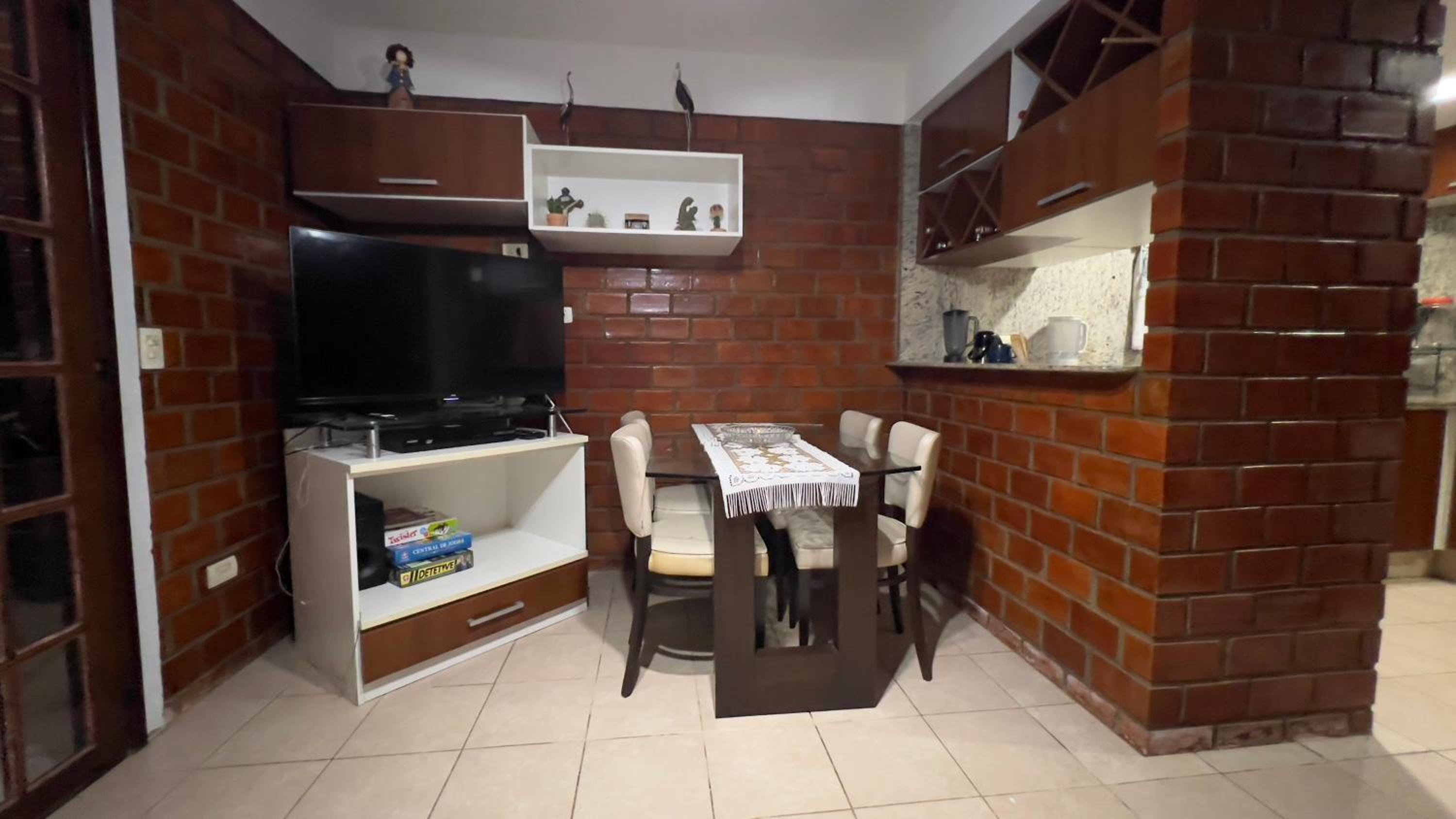 Chalé Lazer Gravatá com 3 suítes - na Suíça Brasileira