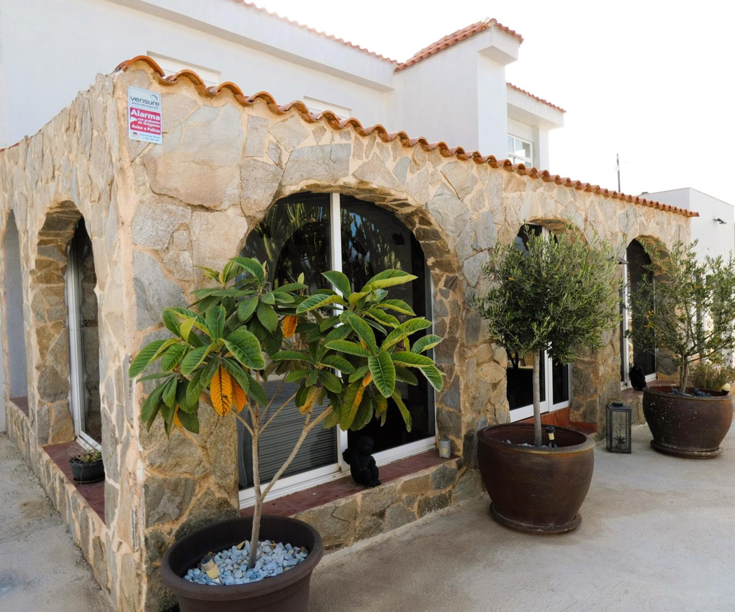 Cosy 1 bed pool house view 5