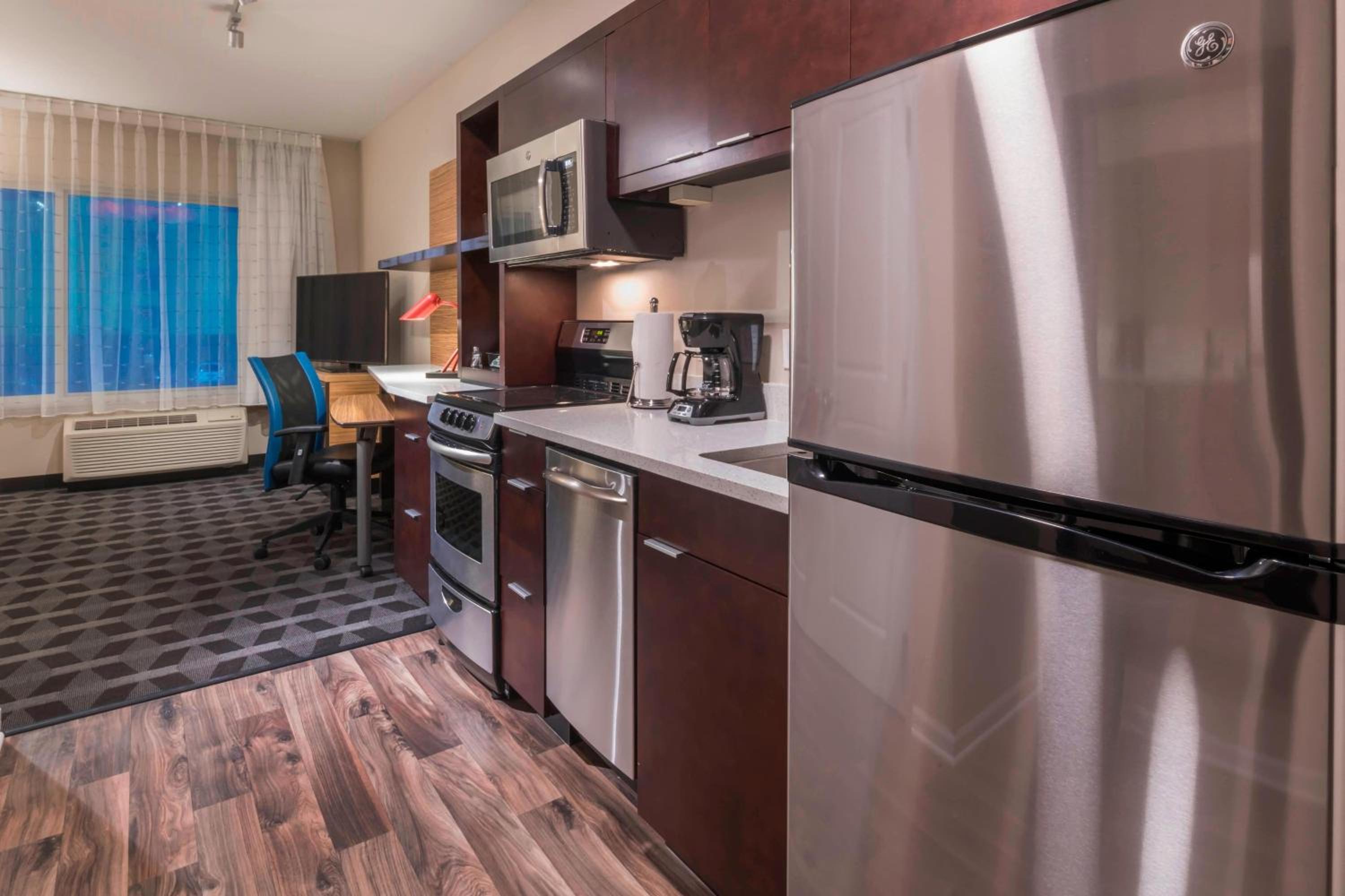 Hays Vacations - Towneplace Suites By Marriott Hays - Property Image 9