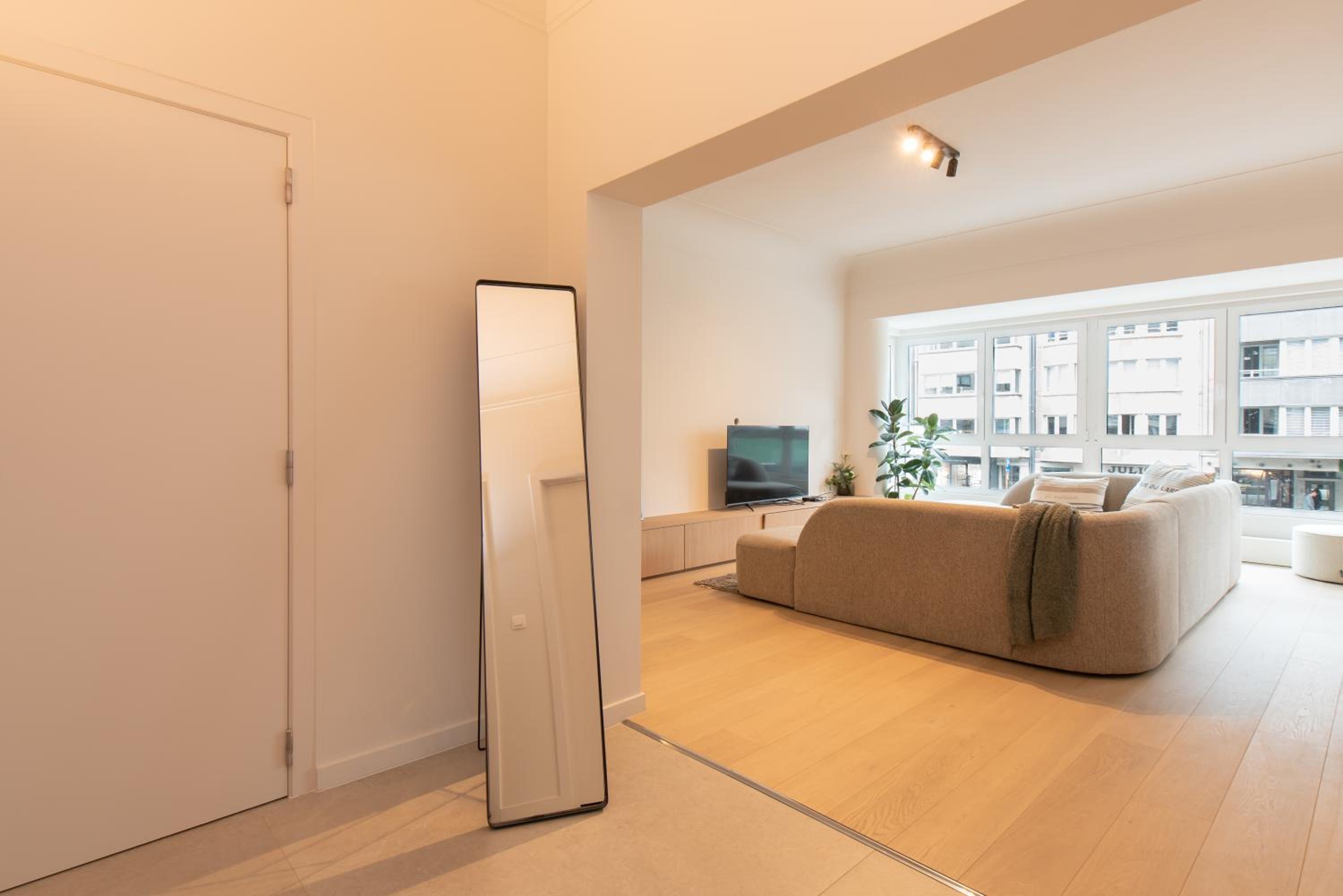 Deluxe 4 rooms apartment with casino view at the beach and free parking