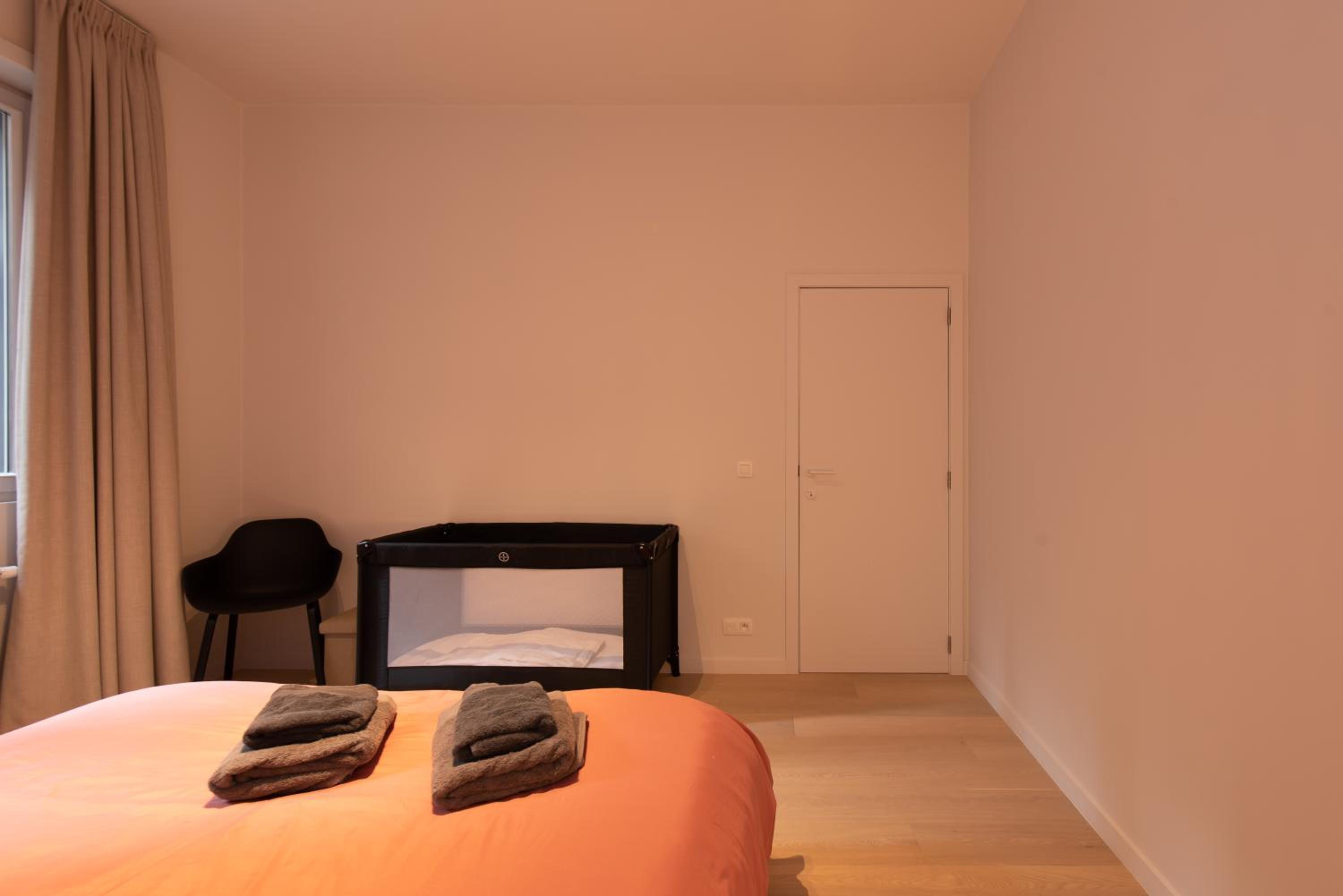 Deluxe 4 rooms apartment with casino view at the beach and free parking