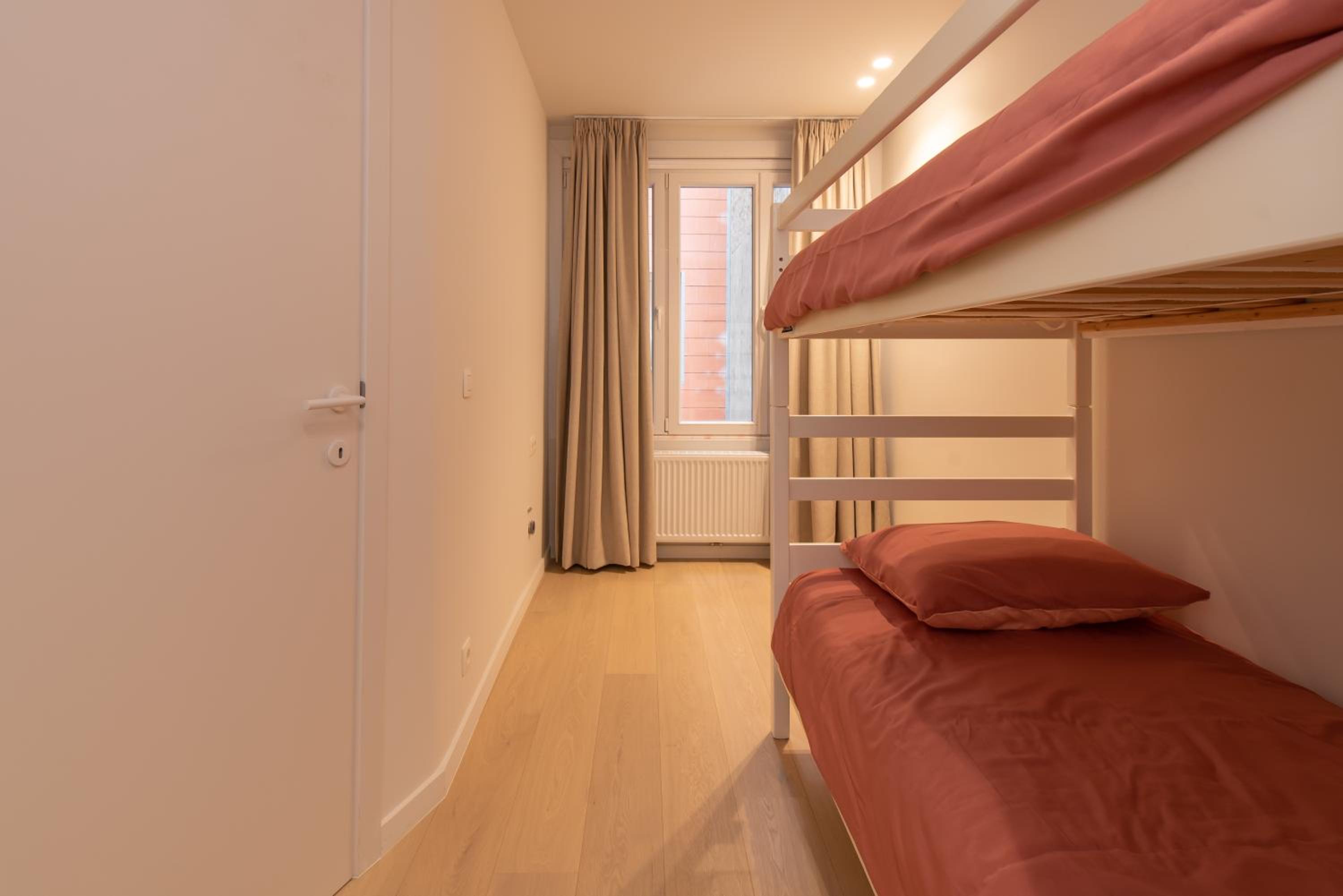 Deluxe 4 rooms apartment with casino view at the beach and free parking