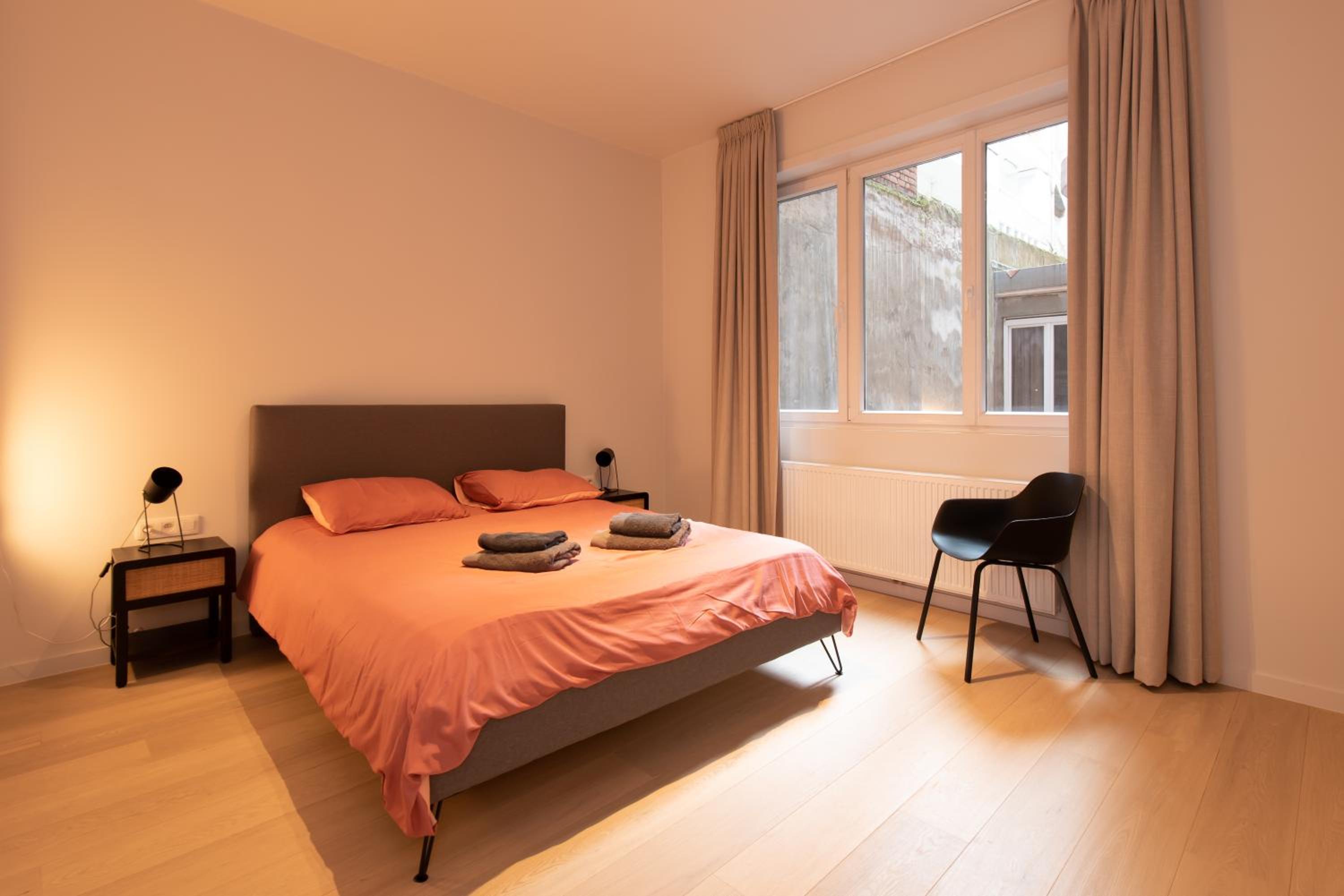 Deluxe 4 rooms apartment with casino view at the beach and free parking