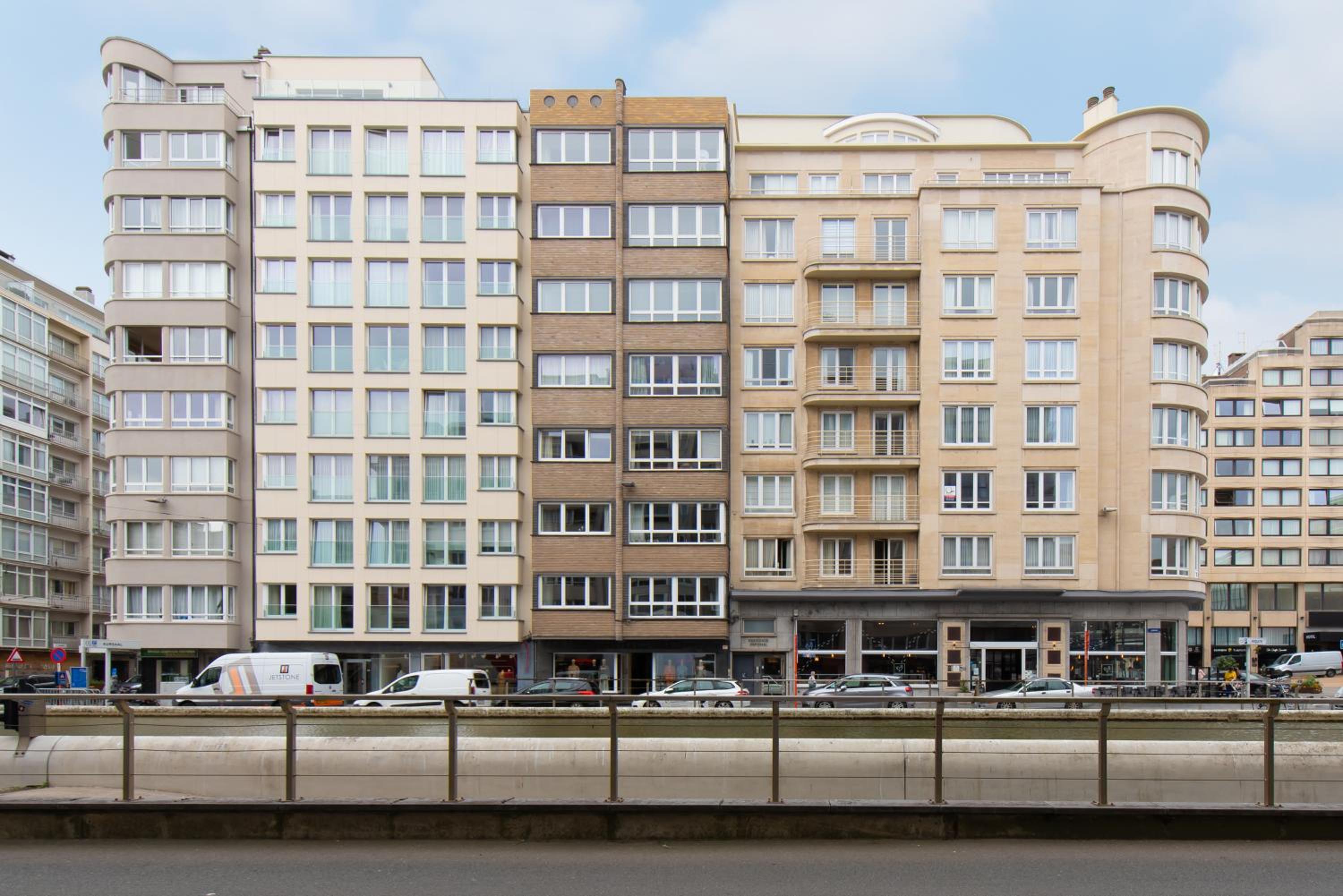 Deluxe 4 rooms apartment with casino view at the beach and free parking