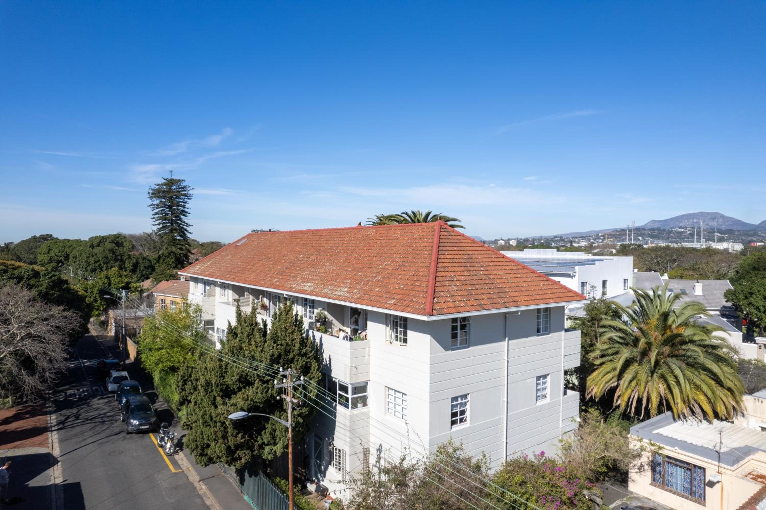 Secure and Modern 2Bed Apartment in Cape Towns Charming Rondebosch view 4