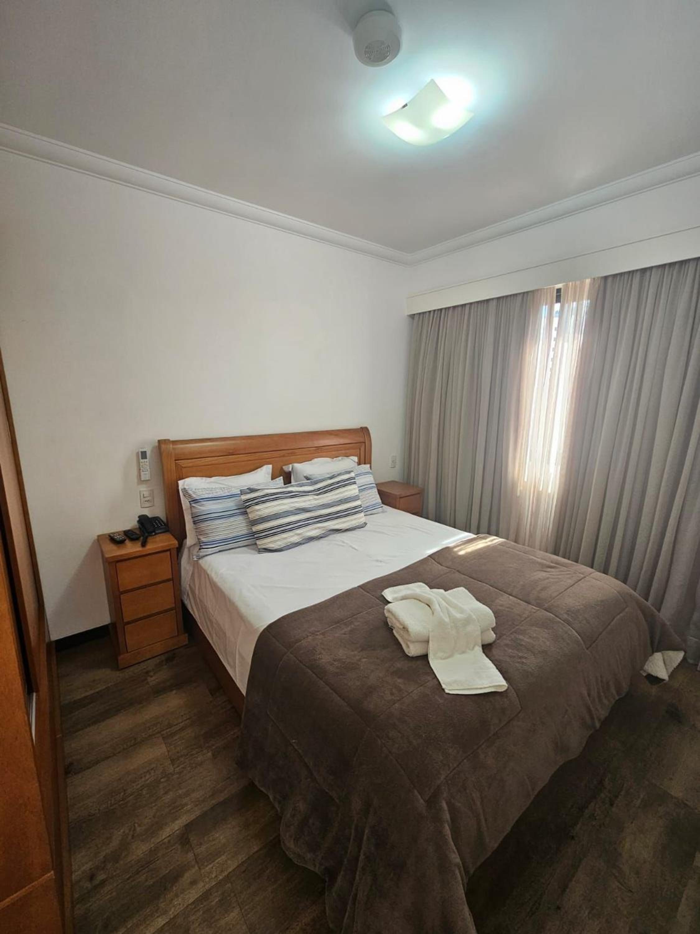 Flat Hotel The Palace com quarto sala e cozinha