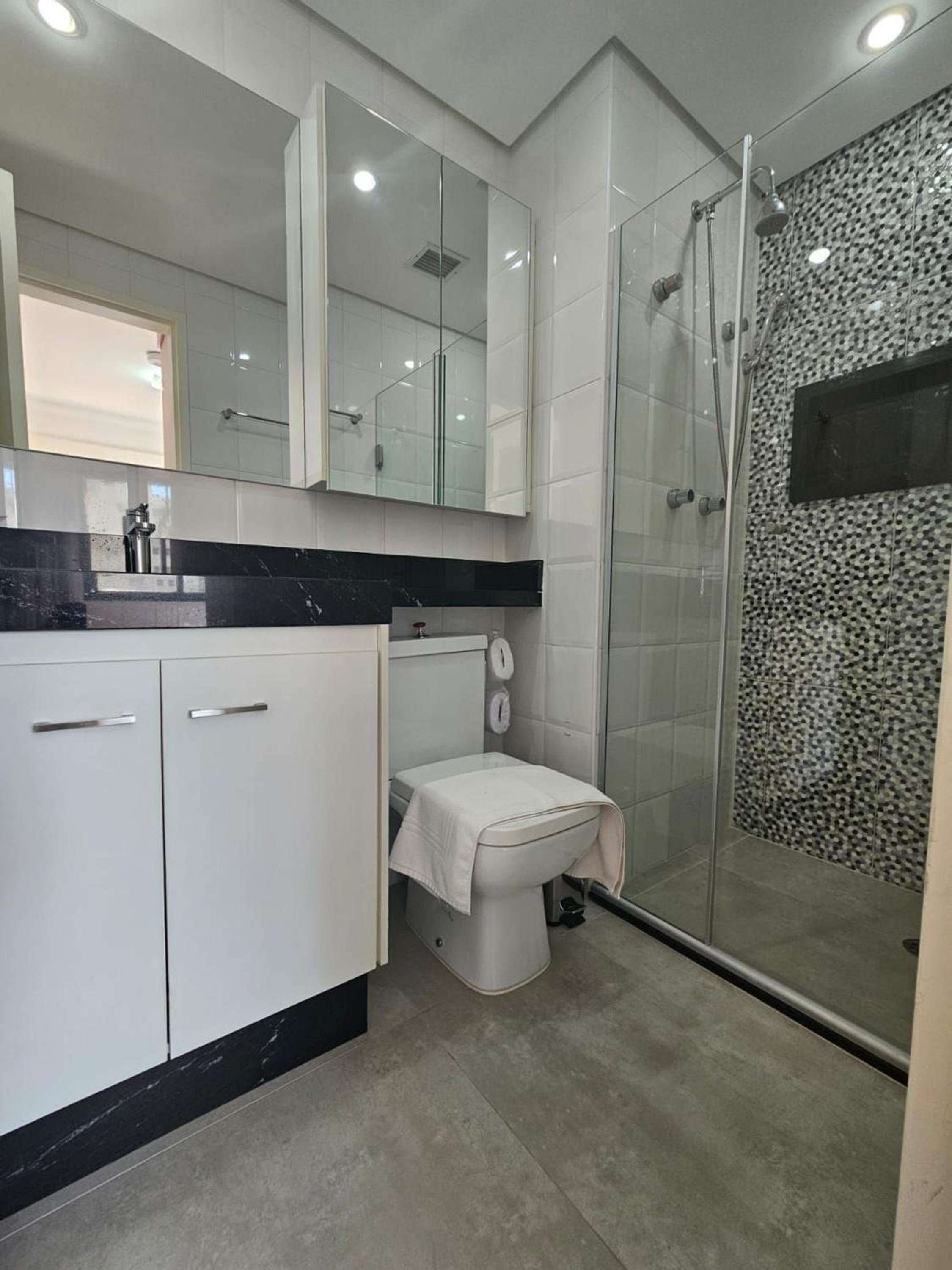 Flat Hotel The Palace com quarto sala e cozinha