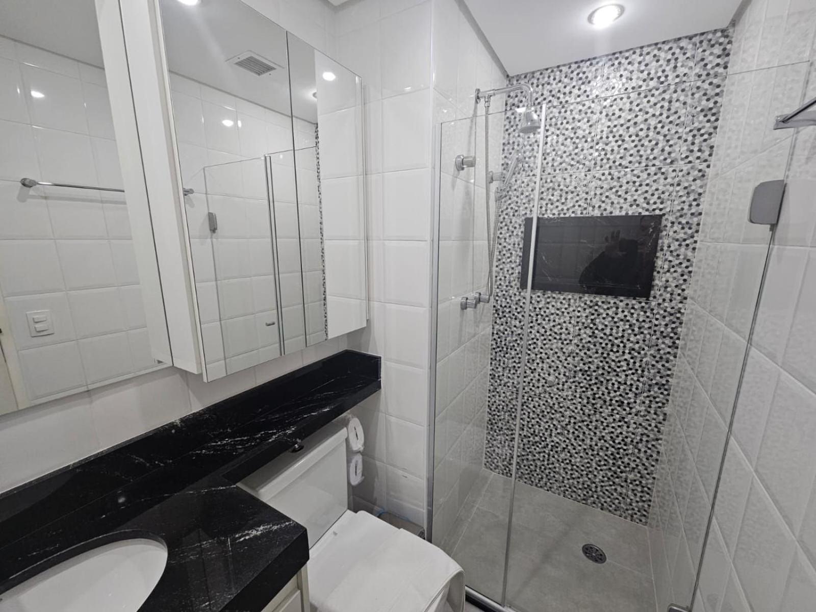 Flat Hotel The Palace com quarto sala e cozinha