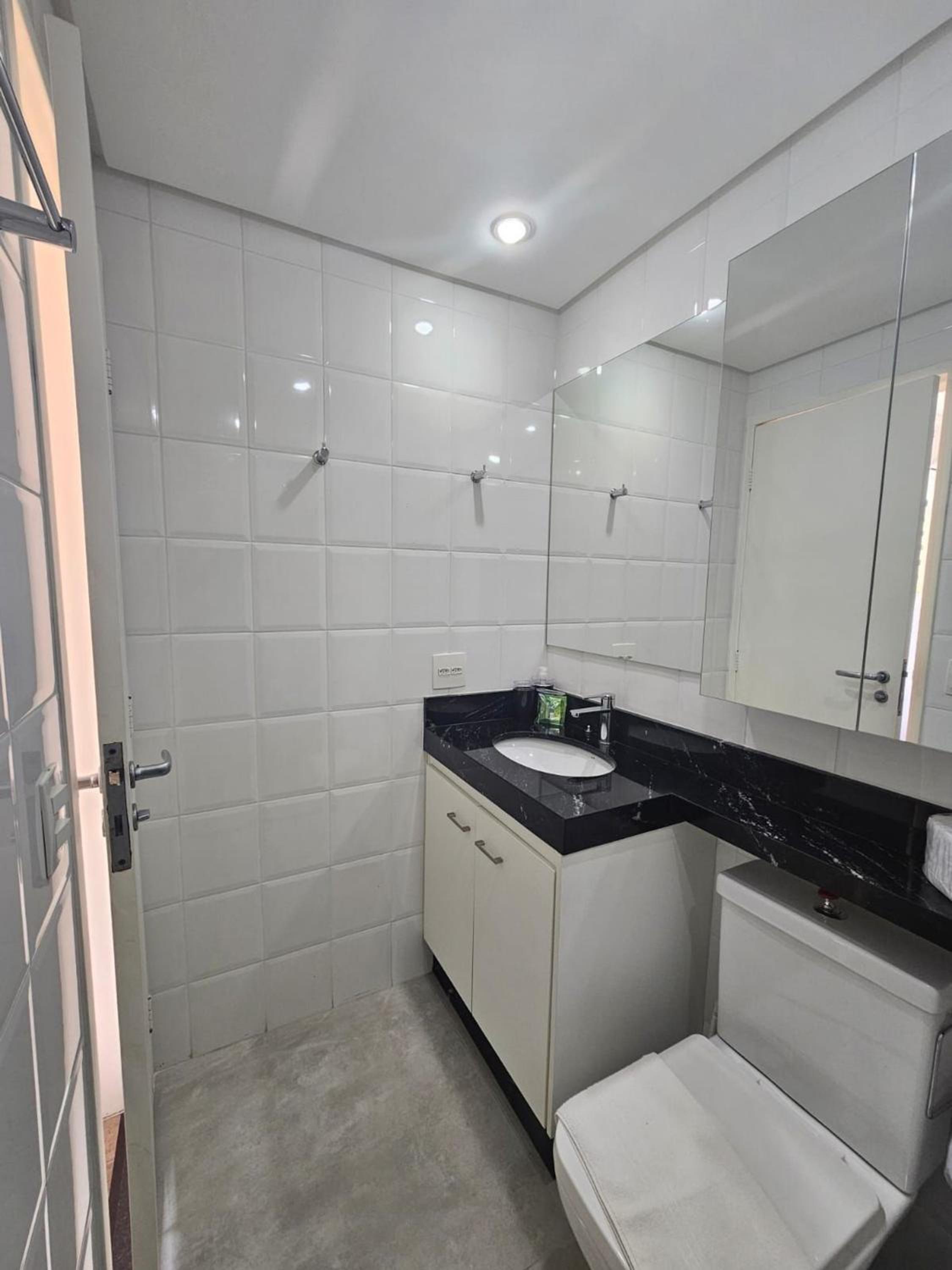 Flat Hotel The Palace com quarto sala e cozinha