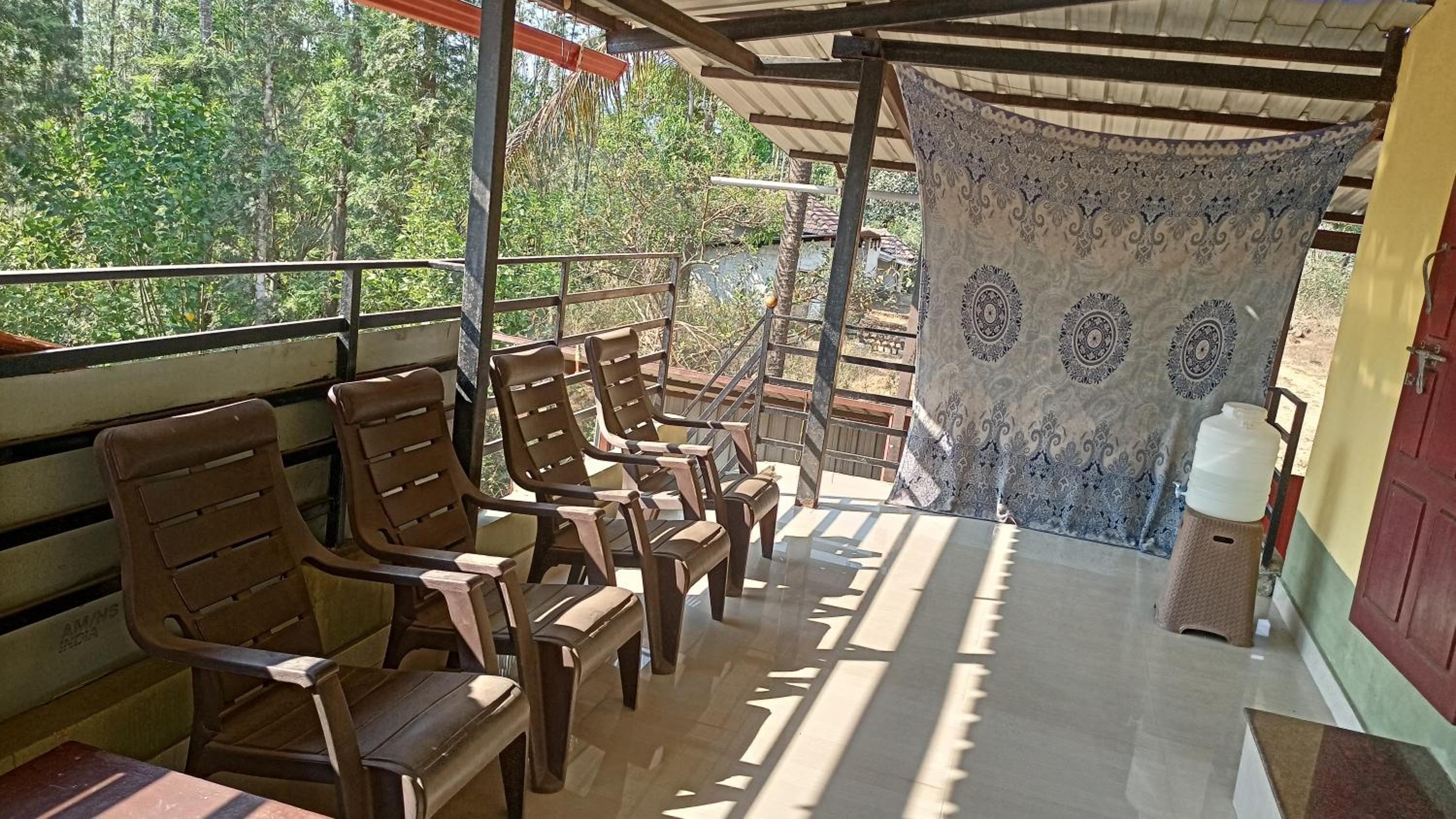 Flora Homestay