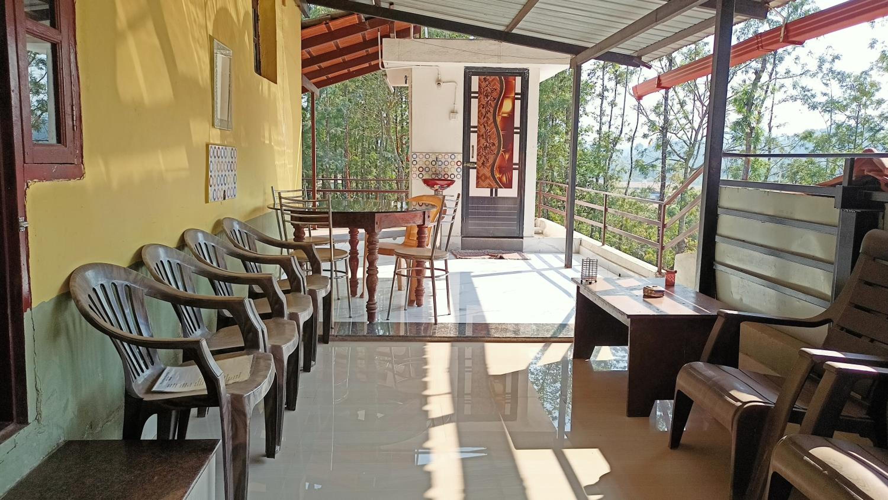 Flora Homestay