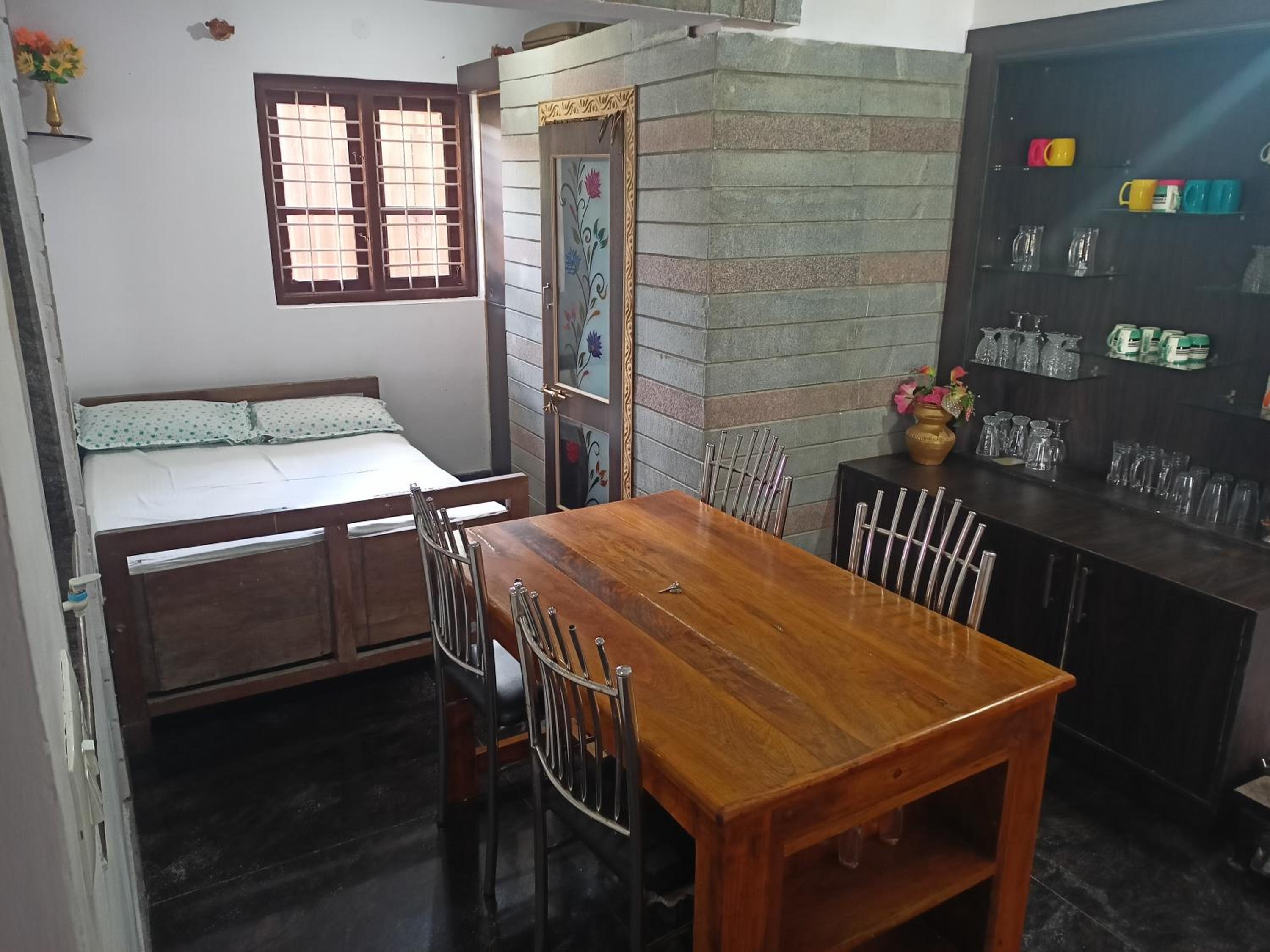 Flora Homestay