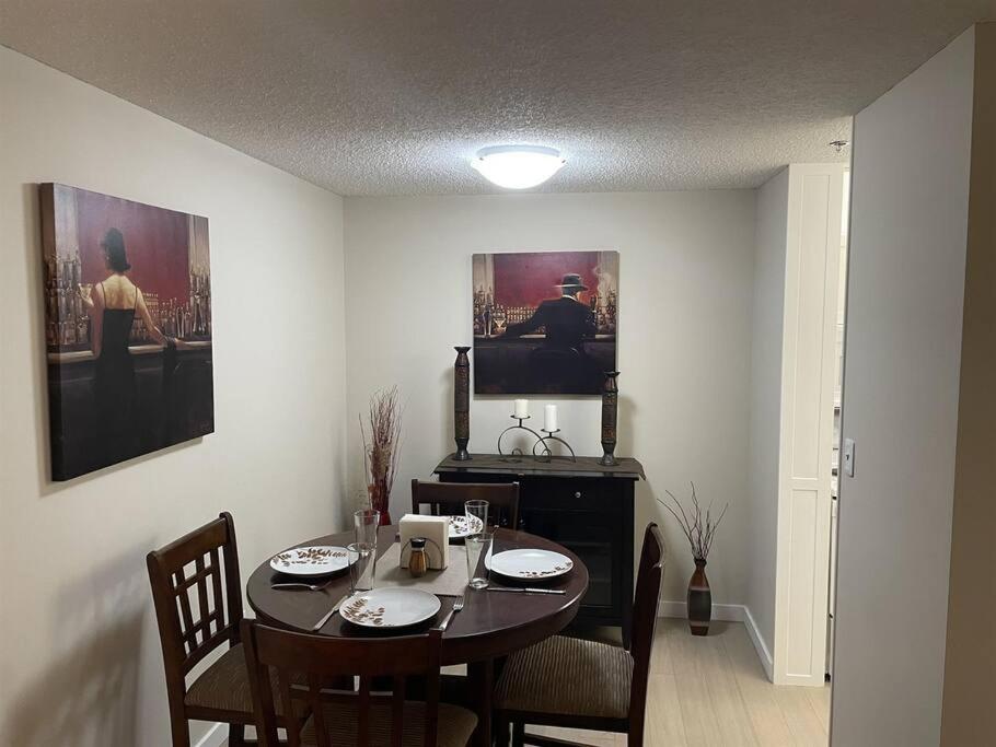 Chris Cozy Condo Commonwealth #107 Edmonton