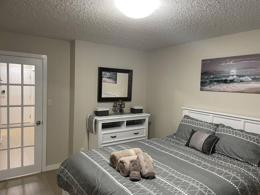 Chris Cozy Condo Commonwealth #107 Edmonton