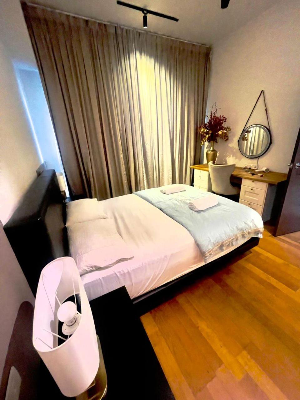 REGALIA RESIDENCE,SKY POOL home stay