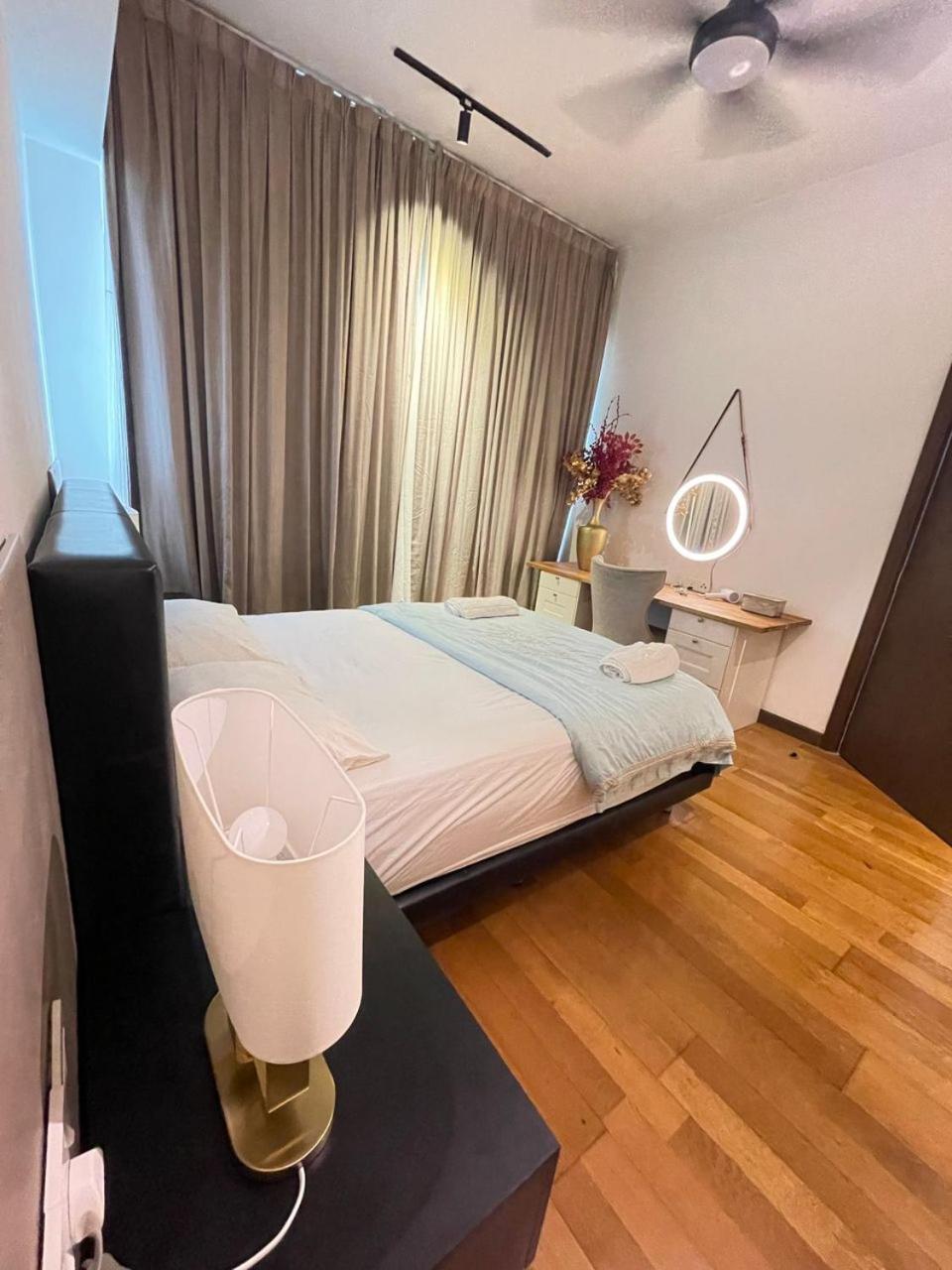 REGALIA RESIDENCE,SKY POOL home stay