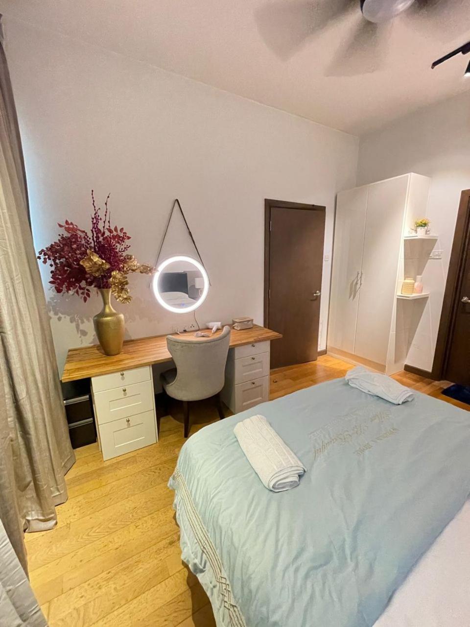 REGALIA RESIDENCE,SKY POOL home stay