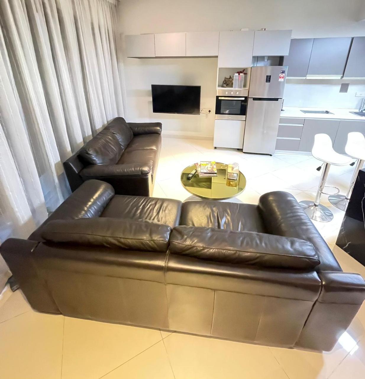 REGALIA RESIDENCE,SKY POOL home stay