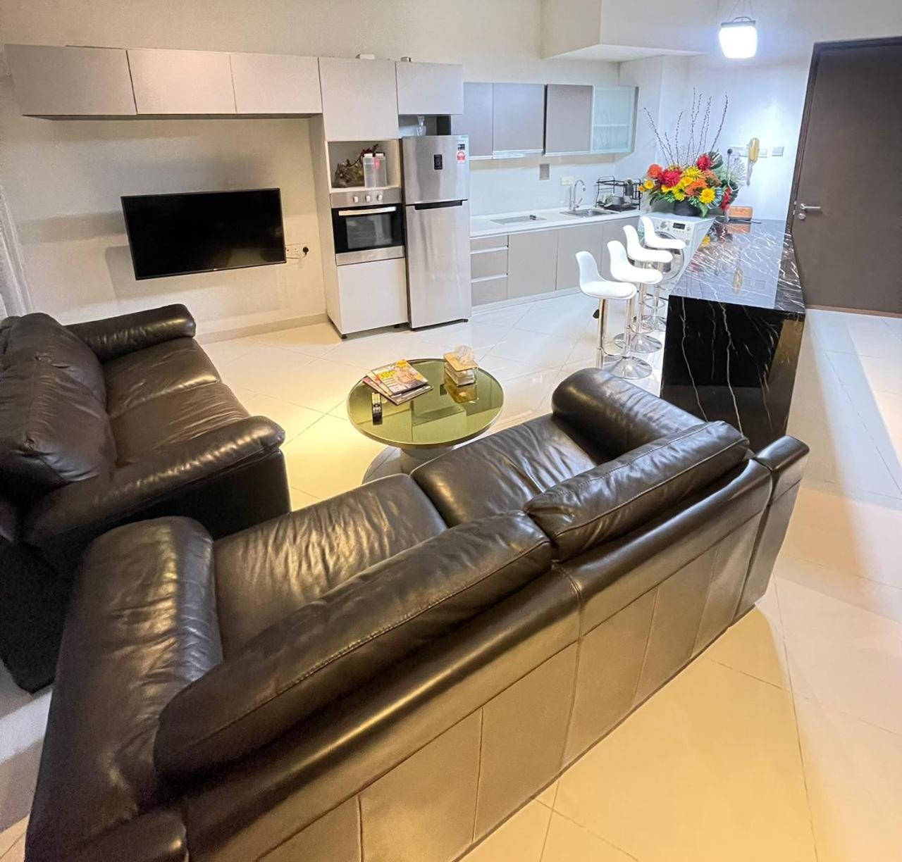 REGALIA RESIDENCE,SKY POOL home stay