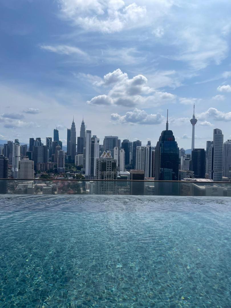 REGALIA RESIDENCE,SKY POOL home stay