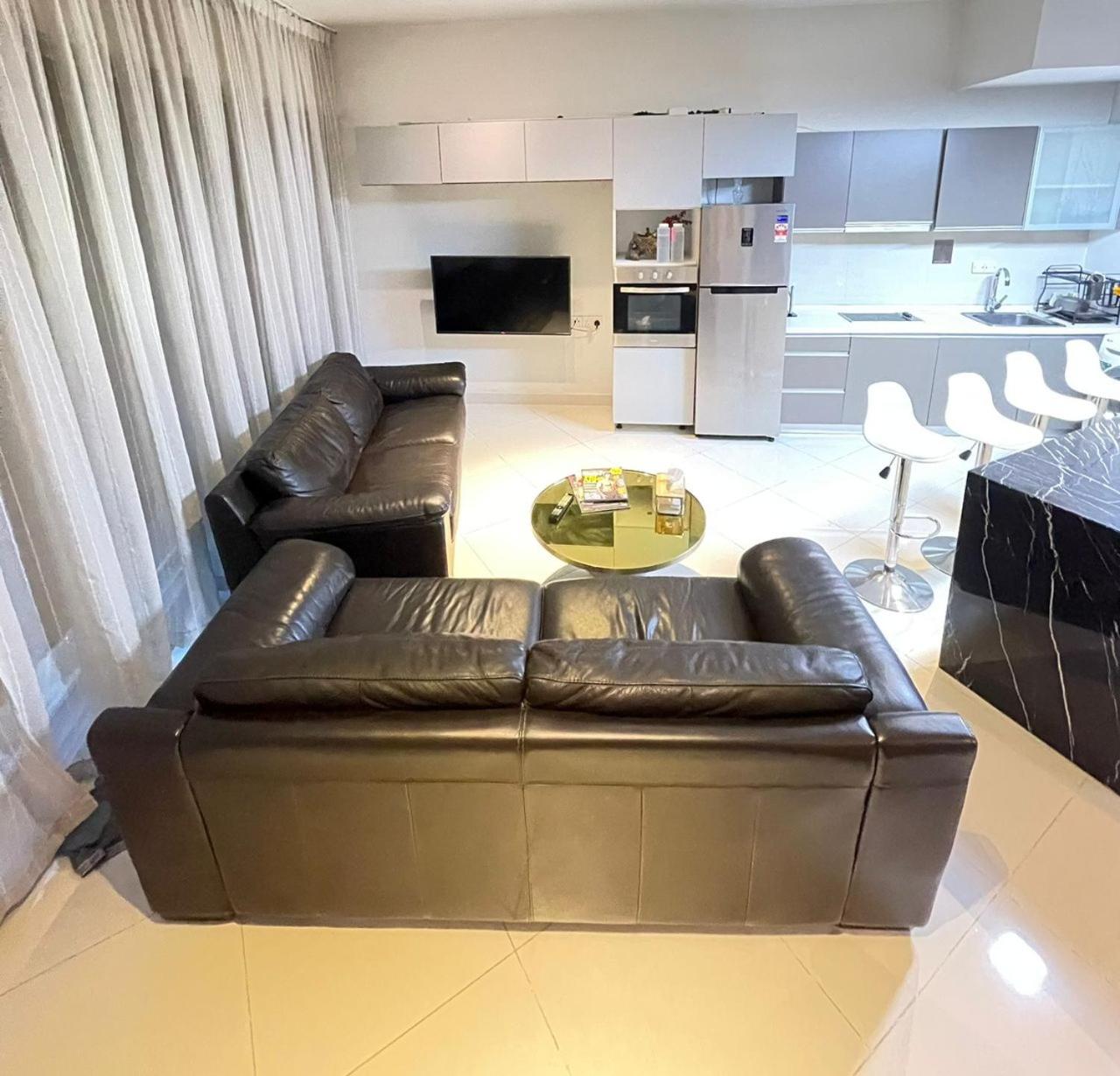REGALIA RESIDENCE,SKY POOL home stay
