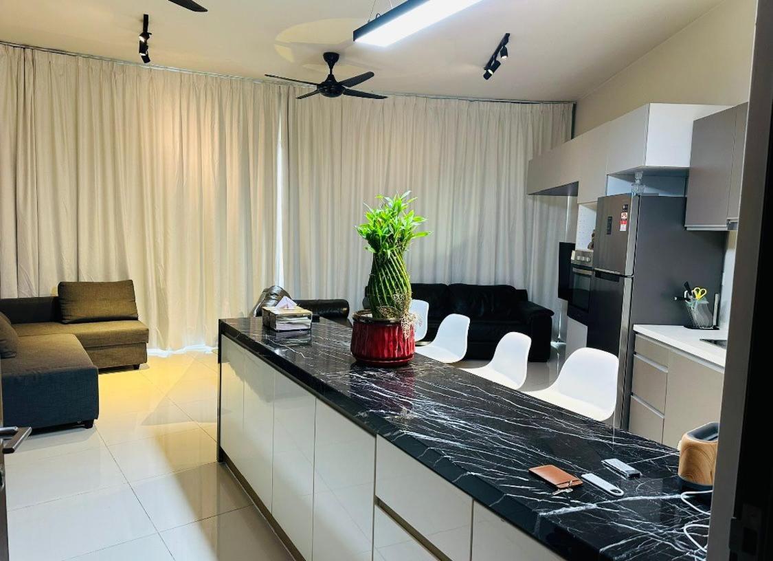 REGALIA RESIDENCE,SKY POOL home stay