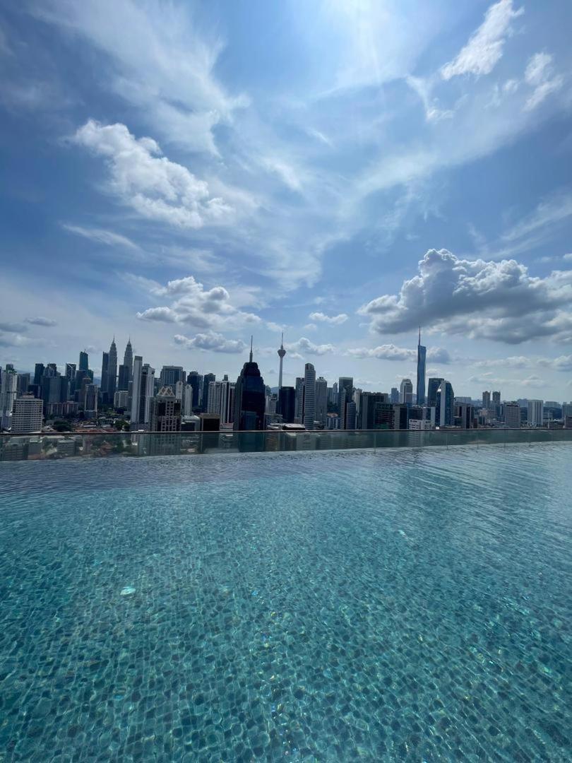 REGALIA RESIDENCE,SKY POOL home stay