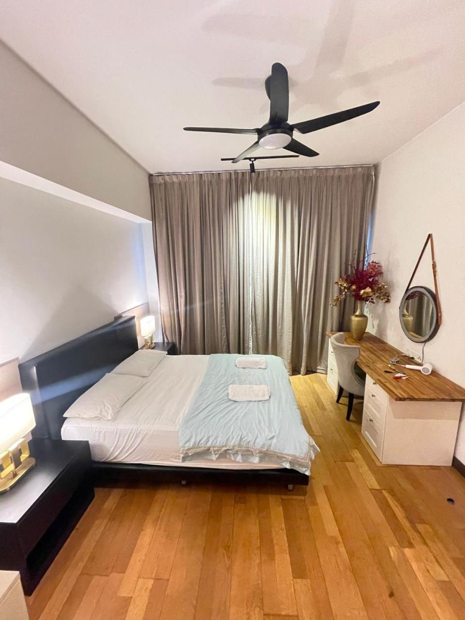 REGALIA RESIDENCE,SKY POOL home stay
