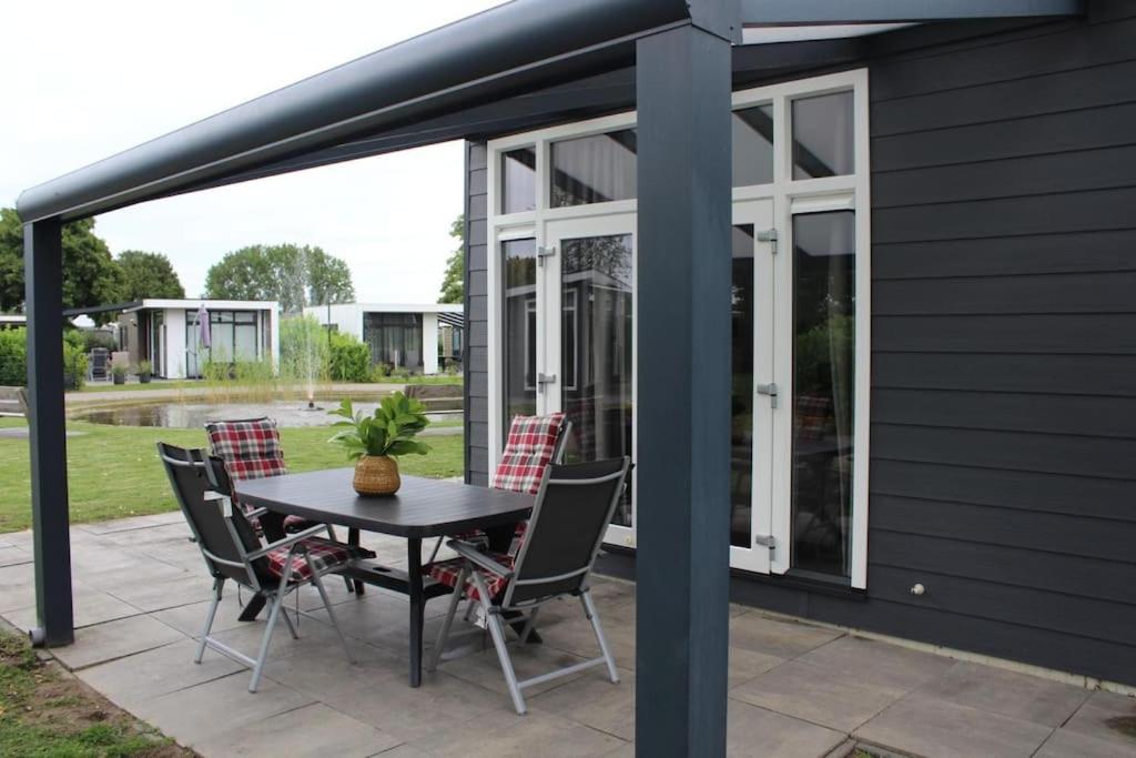 Vakantiehuis met vijverzicht