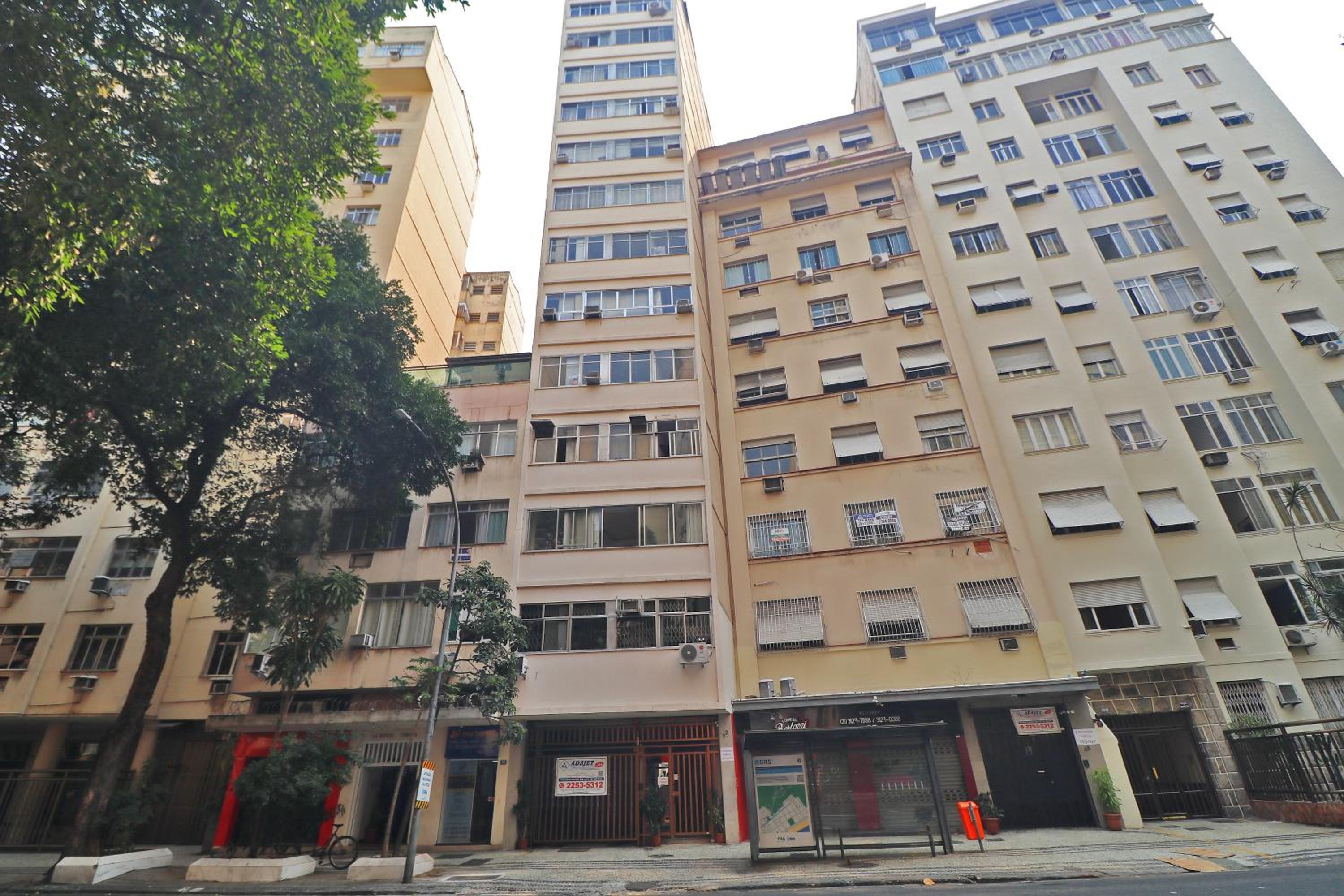 Belo sala 3 quartos com 2 suites para 6 pessoas