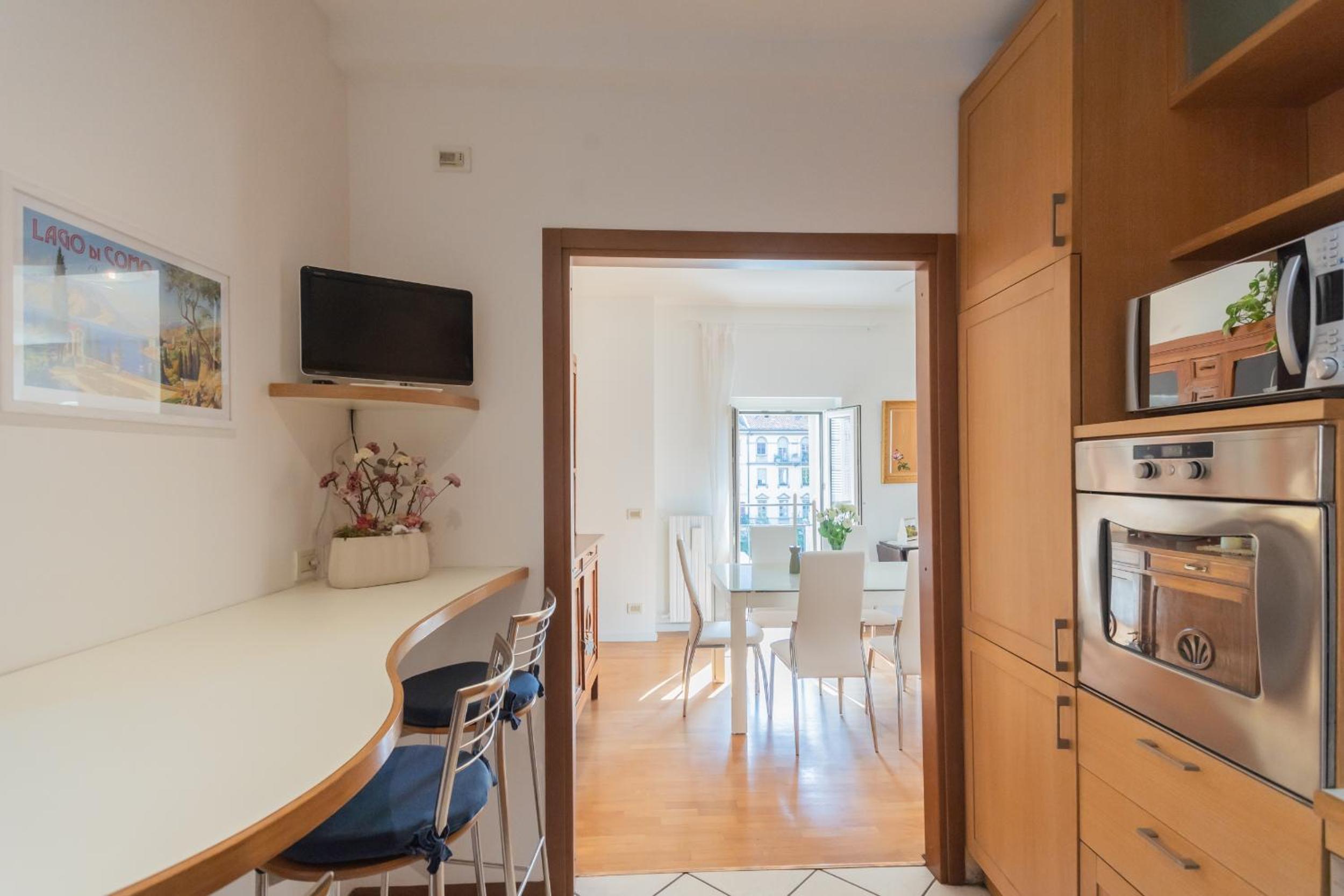 Linda Apartments by Rent All Como view 5