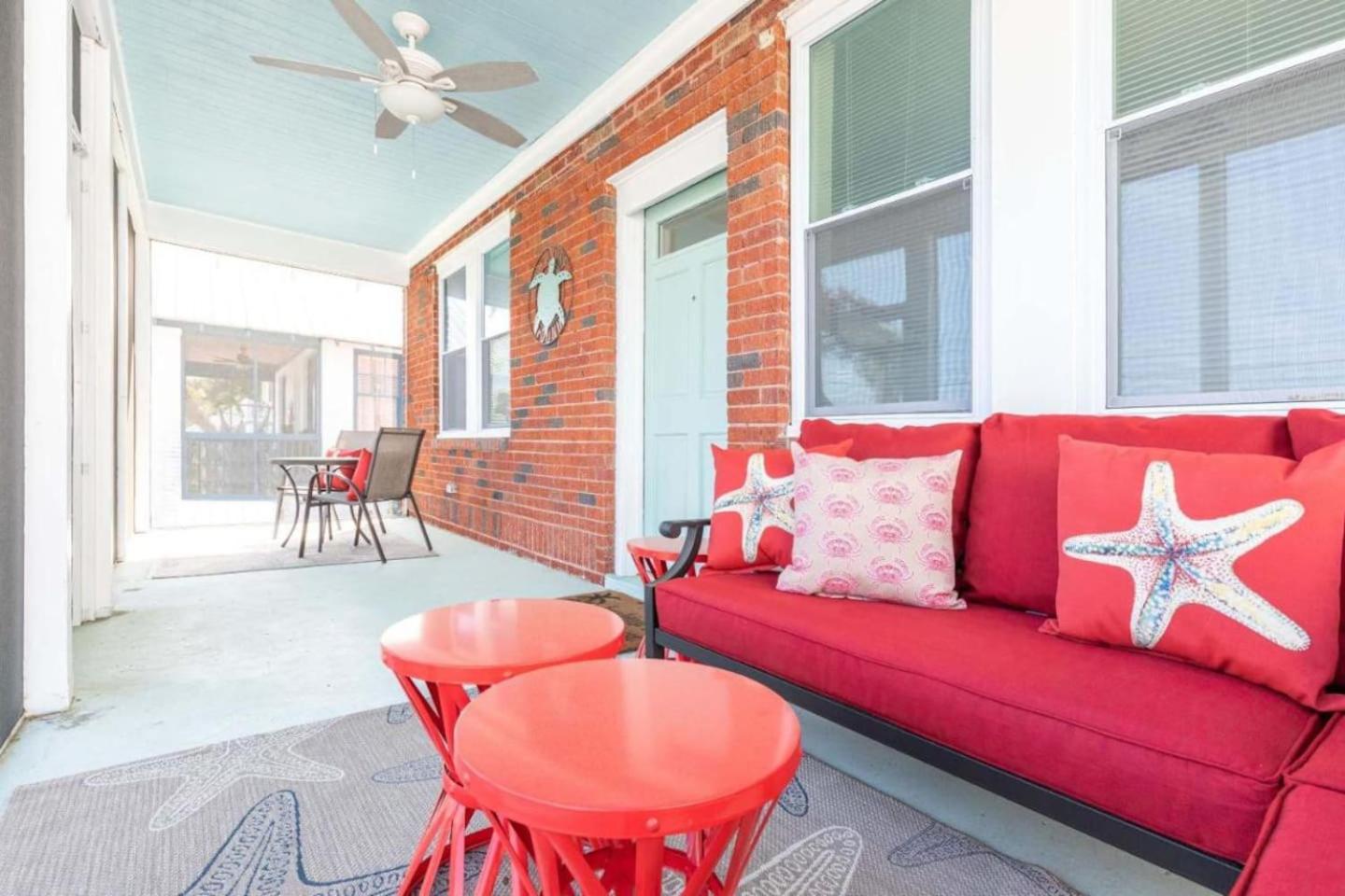 2 Adjoining Houses for 10 People view 2