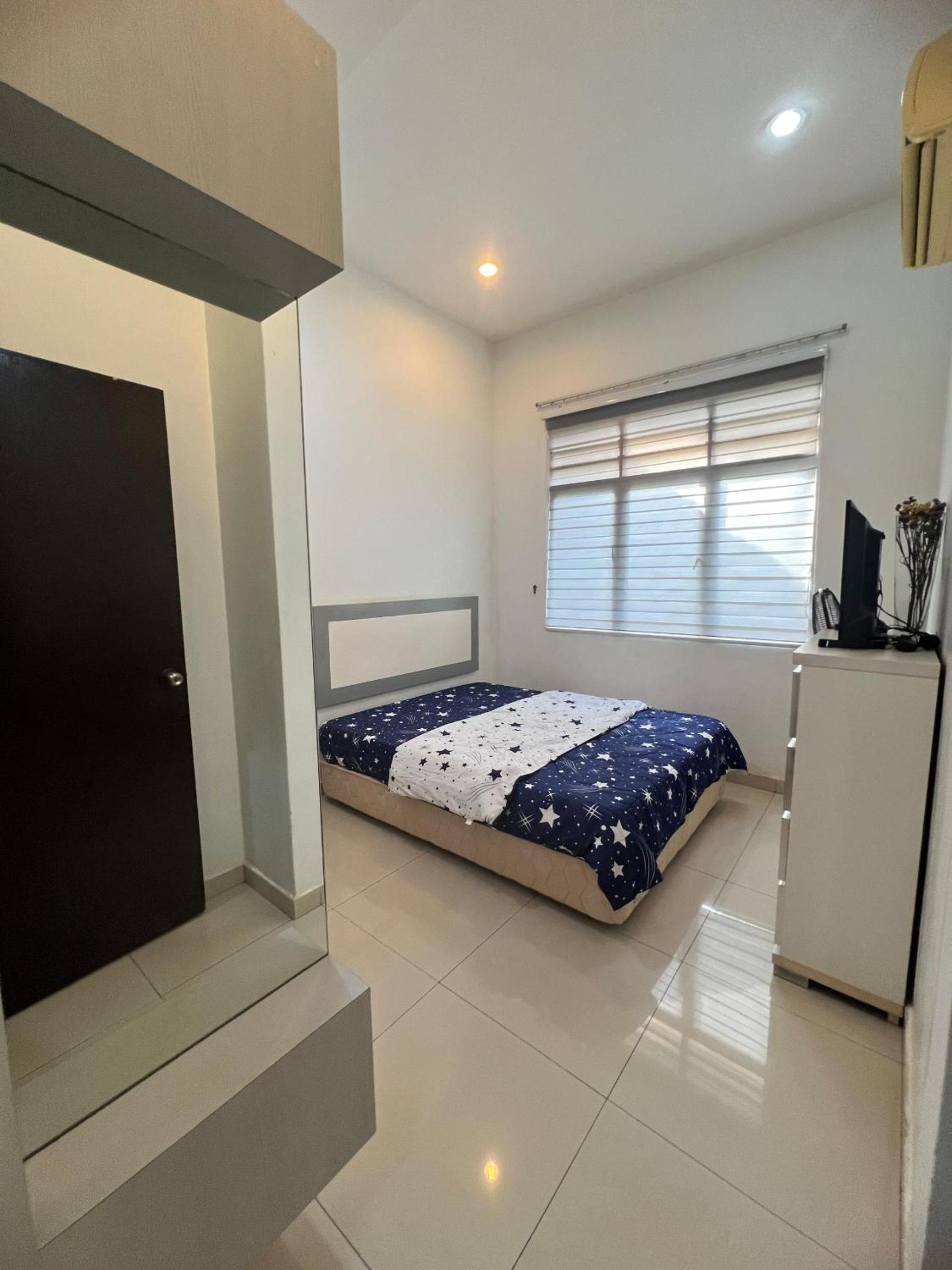 AY Homestay KotaSAS photo 3