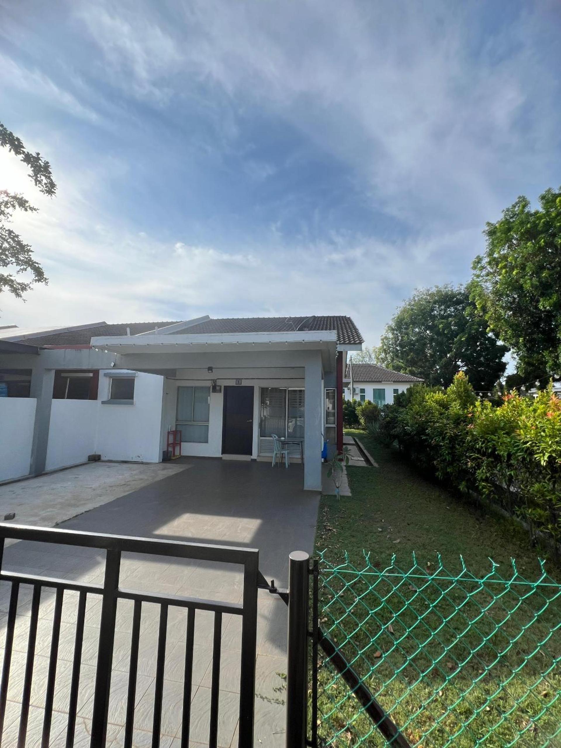 AY Homestay KotaSAS photo 7