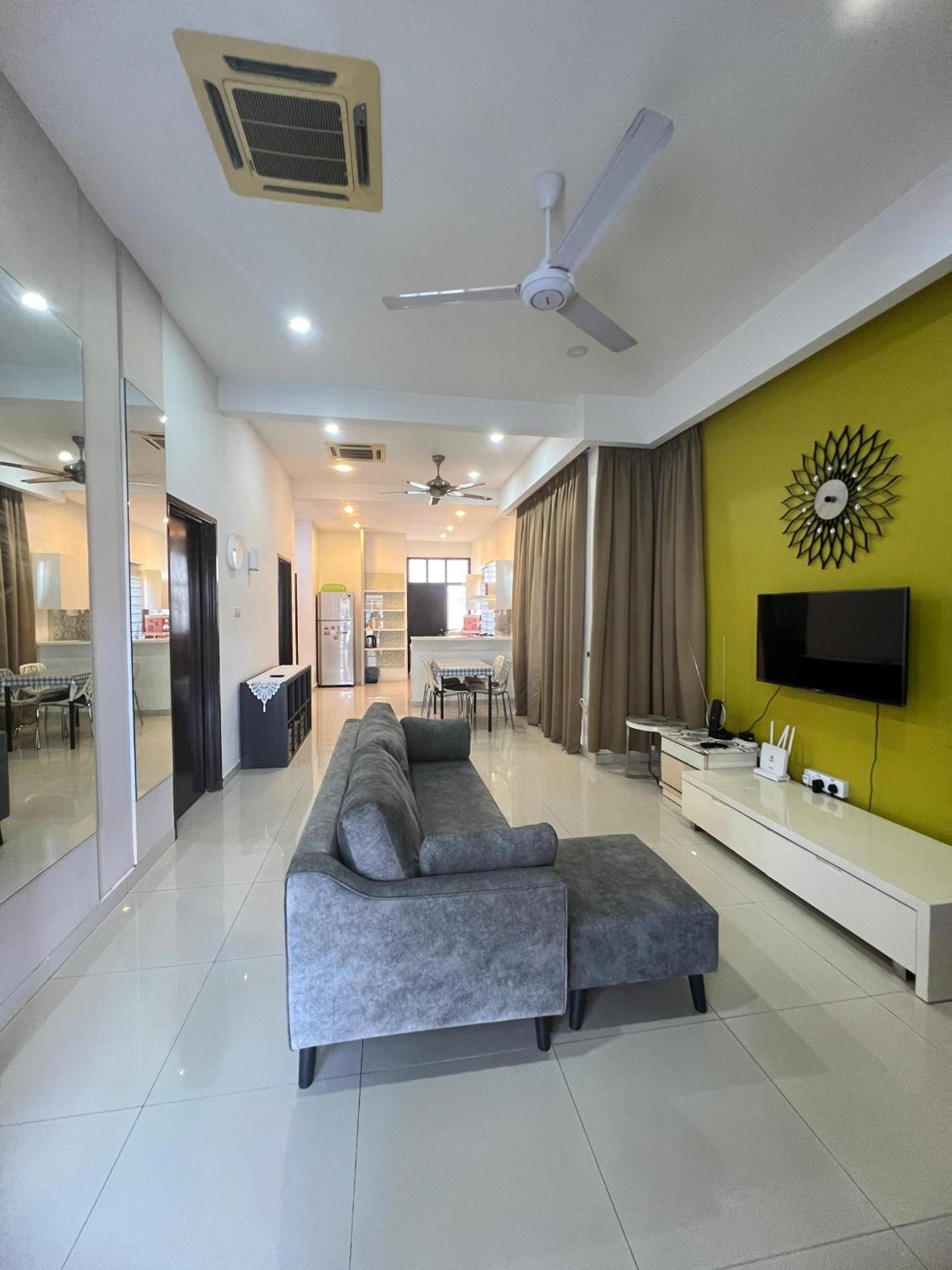 AY Homestay KotaSAS photo 1
