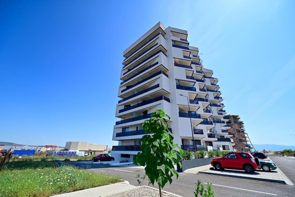 FLH - SIBIU - The Evolution LUXURY Apt - 2 Bedrooms, 1 Livingroom, 2BA with 3 ACs Units and Panoramic view - Sleeps 6 - Shopping City Mall