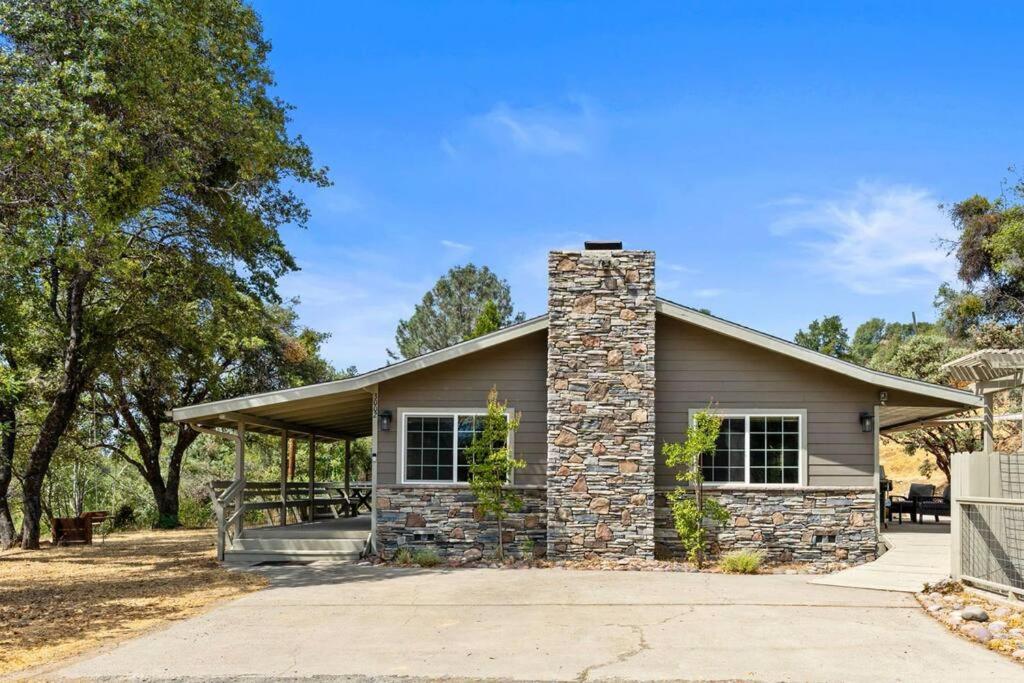 Manzanita Hill-35 miles to Yosemite, 10 miles to Mariposa with 8 person spa
