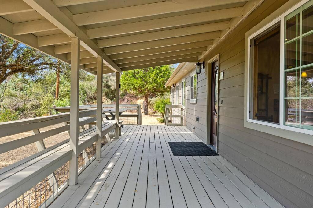 Manzanita Hill-35 miles to Yosemite, 10 miles to Mariposa with 8 person spa
