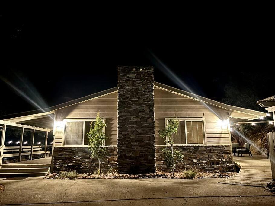 Manzanita Hill-35 miles to Yosemite, 10 miles to Mariposa with 8 person spa