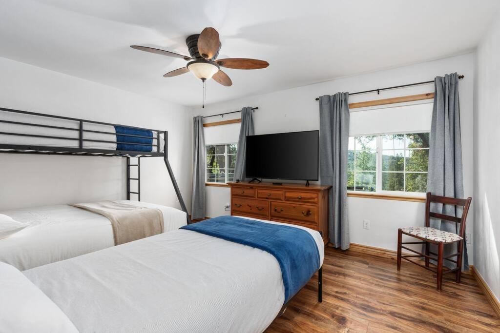 Manzanita Hill-35 miles to Yosemite, 10 miles to Mariposa with 8 person spa