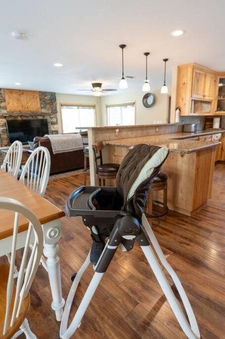 Manzanita Hill-35 miles to Yosemite, 10 miles to Mariposa with 8 person spa