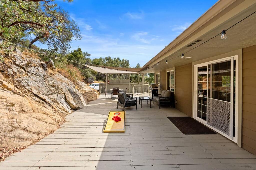 Manzanita Hill-35 miles to Yosemite, 10 miles to Mariposa with 8 person spa