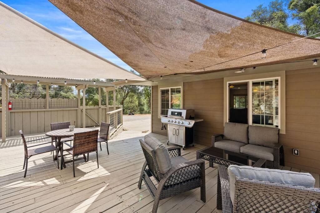 Manzanita Hill-35 miles to Yosemite, 10 miles to Mariposa with 8 person spa