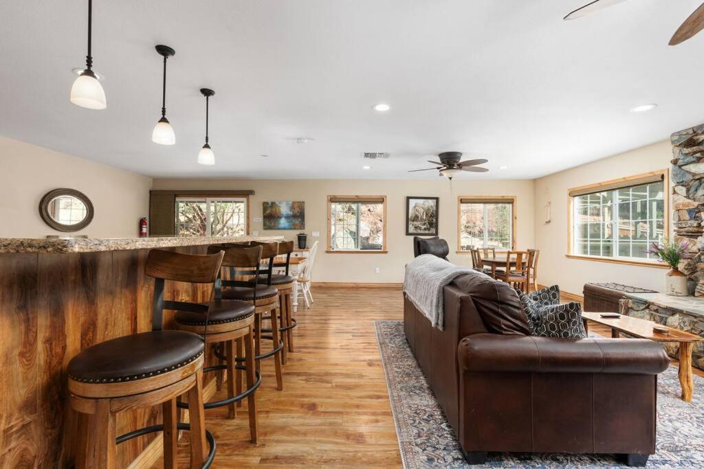 Manzanita Hill-35 miles to Yosemite, 10 miles to Mariposa with 8 person spa