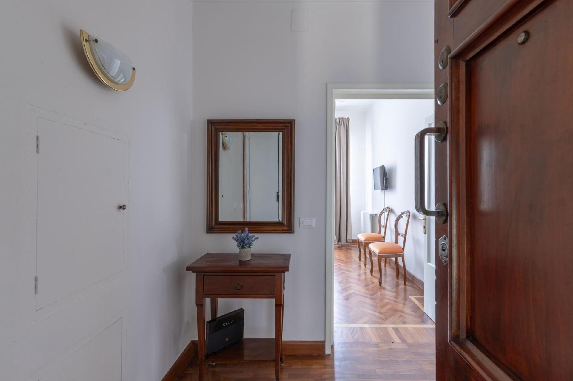 Family large apartment in Florence